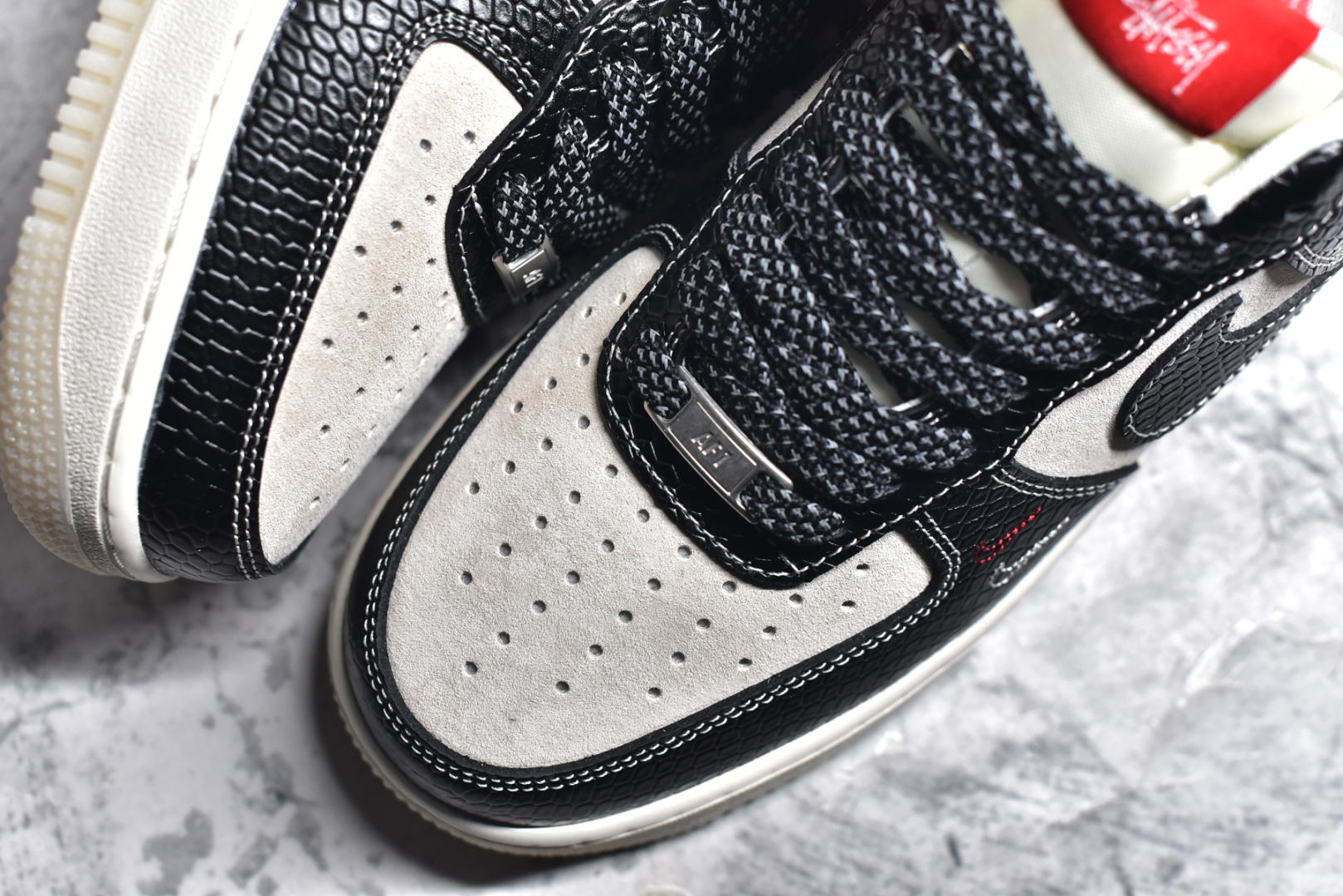 图片[8]-#NK Air Force 1\’07 Low 斯图西联名蛇年限定 黑蛇双色 空军一号低帮休闲板鞋 HH7518-034 #原楦头原纸板 原装鞋盒 定制五金配件 内置全掌气垫 原厂鞋底 尺码：36 36.5 37.5 38 38.5 39 40 40.5 41 42 42.5 43 44 44.5 45-选品中心