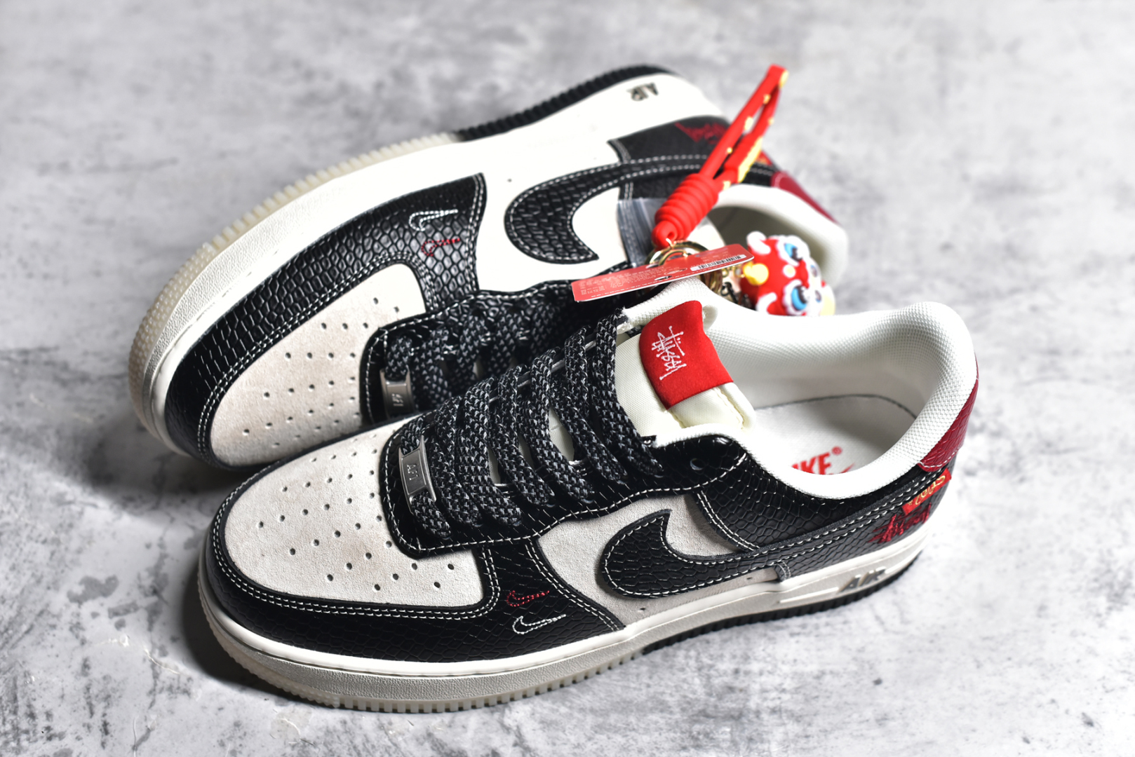 图片[7]-#NK Air Force 1\’07 Low 斯图西联名蛇年限定 黑蛇双色 空军一号低帮休闲板鞋 HH7518-034 #原楦头原纸板 原装鞋盒 定制五金配件 内置全掌气垫 原厂鞋底 尺码：36 36.5 37.5 38 38.5 39 40 40.5 41 42 42.5 43 44 44.5 45-选品中心