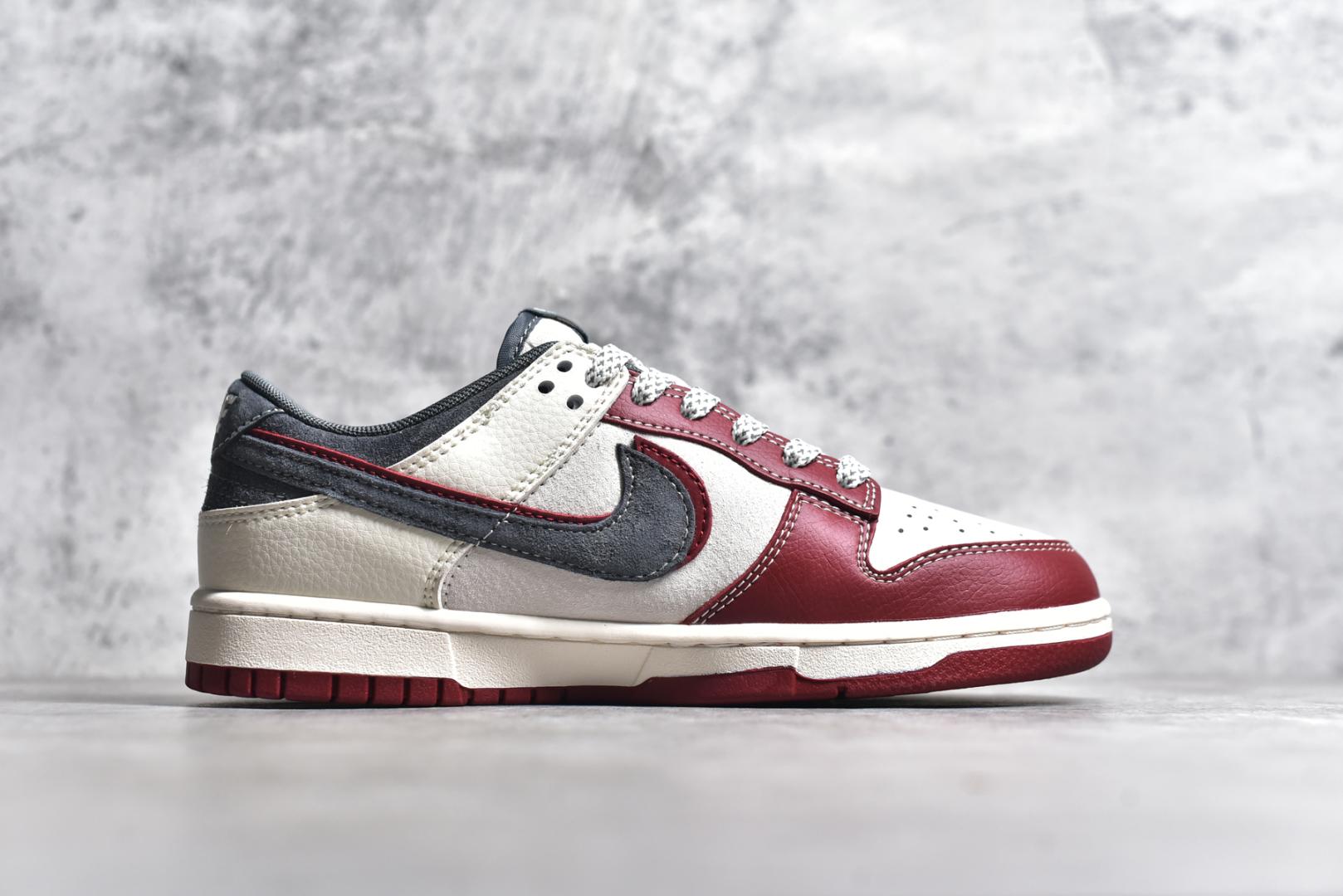 图片[3]-#NK SB Dunk Low 北面联名 猪八灰红勾 周年高端定制 低帮休闲板鞋 DM6868-042 #定制鞋盒 大厂纯原品质出货 超高清洁度 皮料切割干净无任何毛边 细节完美 尺码：36 36.5 37.5 38 38.5 39 40 40.5 41 42 42.5 43 44 44.5 45-选品中心