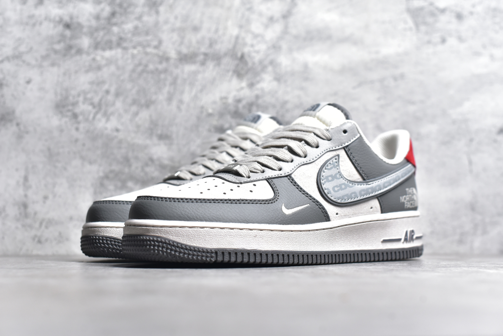 图片[2]-#NK Air Force 1\’07 Low 北面联名 CDG米灰 空军一号低帮休闲板鞋 DM6688-050 #原楦头原纸板 原装鞋盒 定制五金配件 内置全掌气垫 原厂鞋底 尺码：36 36.5 37.5 38 38.5 39 40 40.5 41 42 42.5 43 44 44.5 45-选品中心