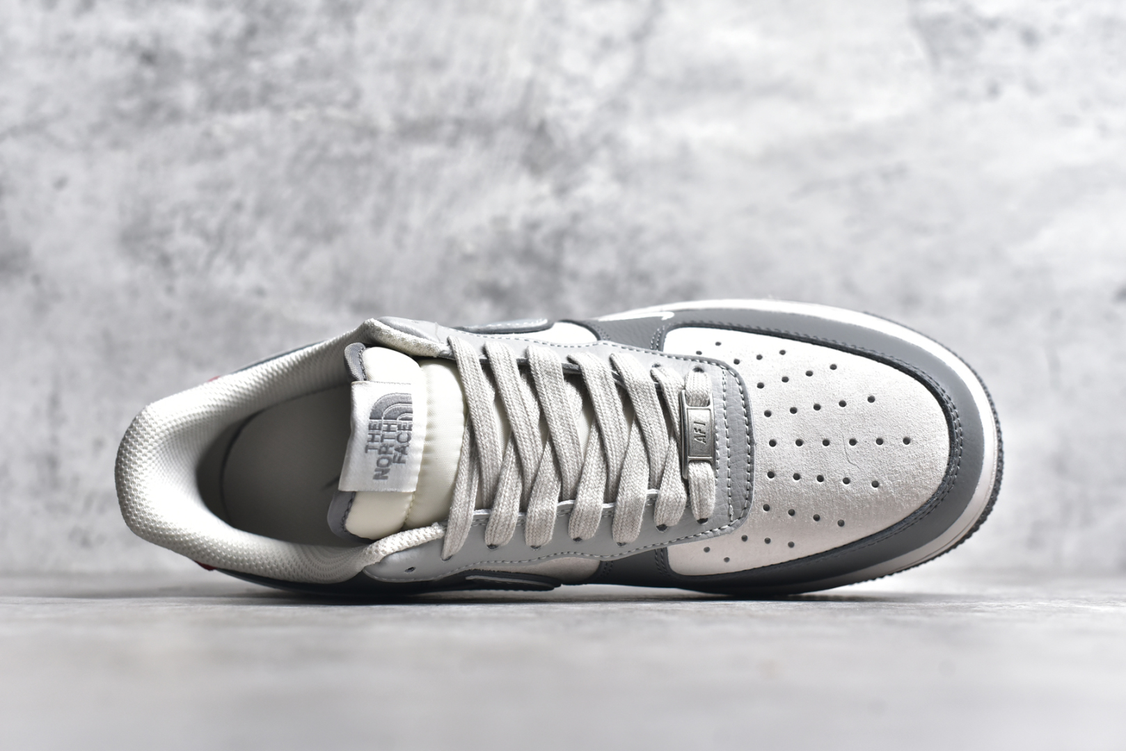 图片[4]-#NK Air Force 1\’07 Low 北面联名 CDG米灰 空军一号低帮休闲板鞋 DM6688-050 #原楦头原纸板 原装鞋盒 定制五金配件 内置全掌气垫 原厂鞋底 尺码：36 36.5 37.5 38 38.5 39 40 40.5 41 42 42.5 43 44 44.5 45-选品中心