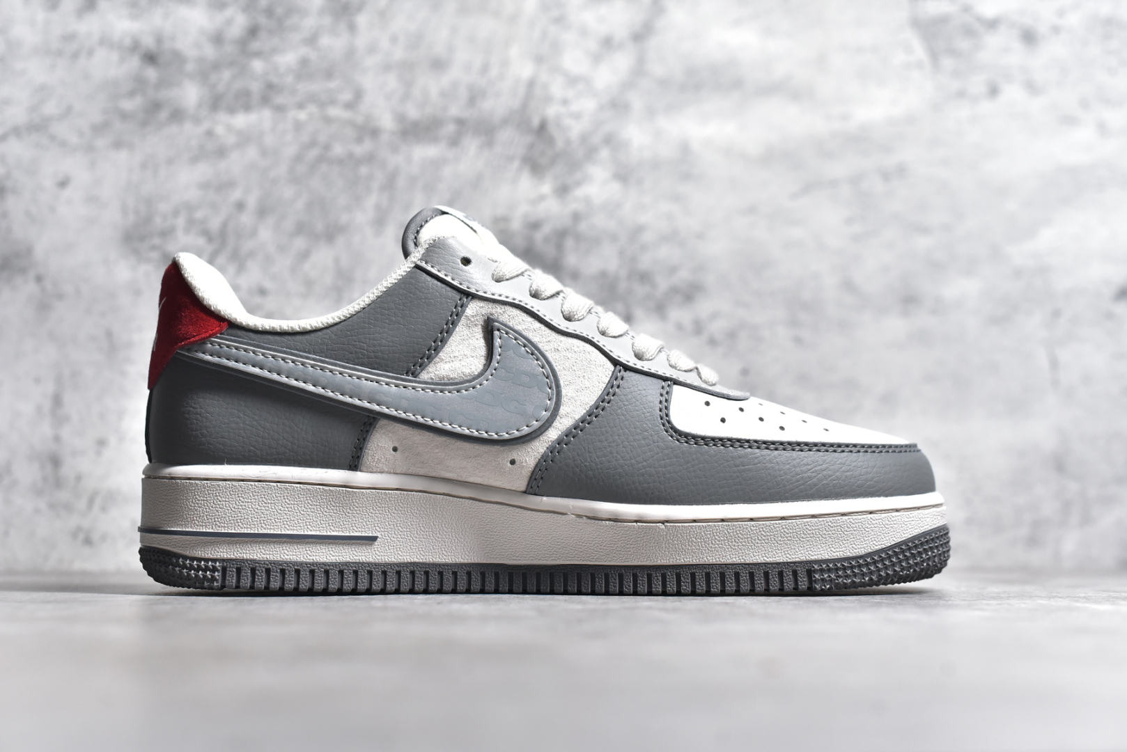 图片[3]-#NK Air Force 1\’07 Low 北面联名 CDG米灰 空军一号低帮休闲板鞋 DM6688-050 #原楦头原纸板 原装鞋盒 定制五金配件 内置全掌气垫 原厂鞋底 尺码：36 36.5 37.5 38 38.5 39 40 40.5 41 42 42.5 43 44 44.5 45-选品中心
