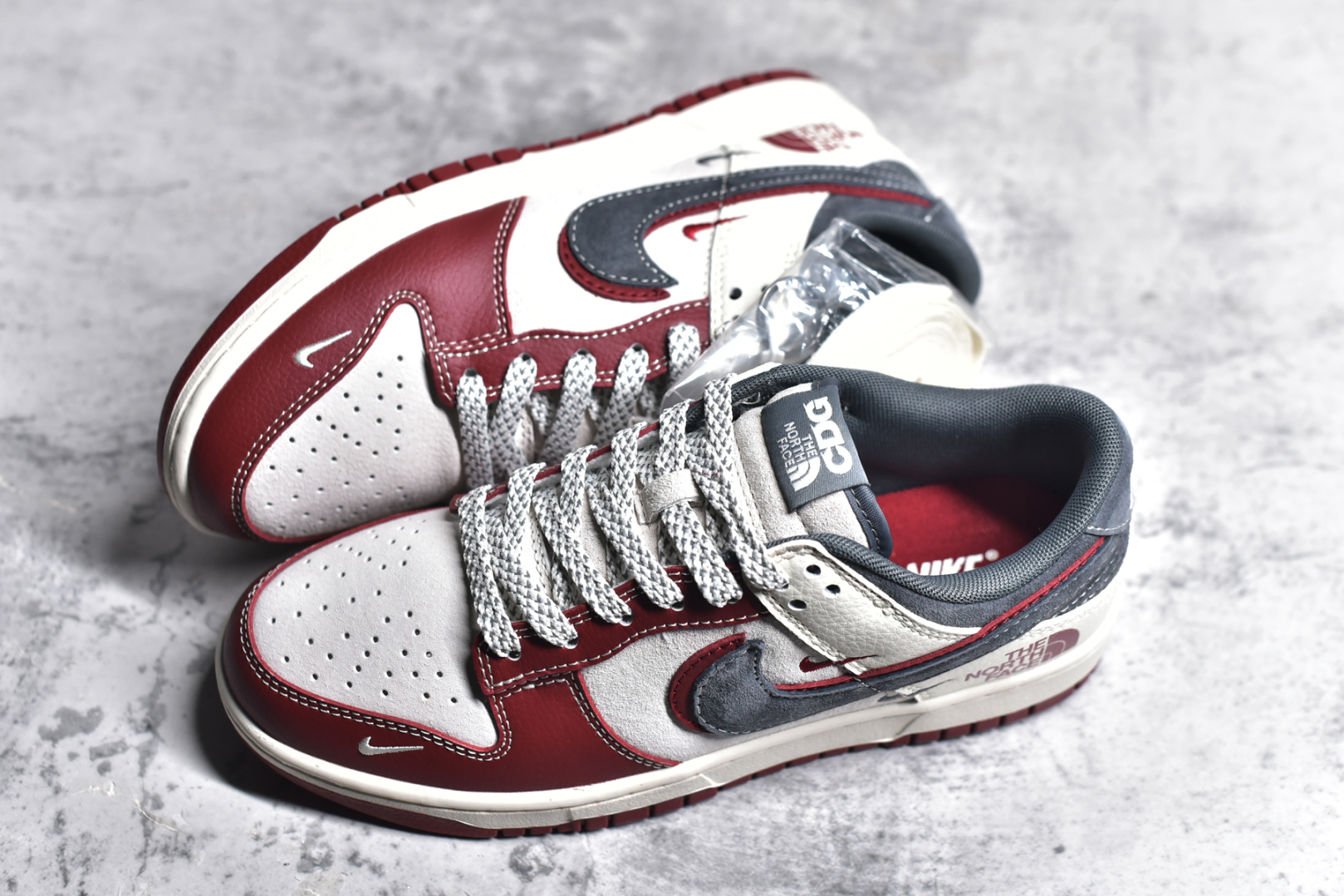 图片[7]-#NK SB Dunk Low 北面联名 猪八灰红勾 周年高端定制 低帮休闲板鞋 DM6868-042 #定制鞋盒 大厂纯原品质出货 超高清洁度 皮料切割干净无任何毛边 细节完美 尺码：36 36.5 37.5 38 38.5 39 40 40.5 41 42 42.5 43 44 44.5 45-选品中心