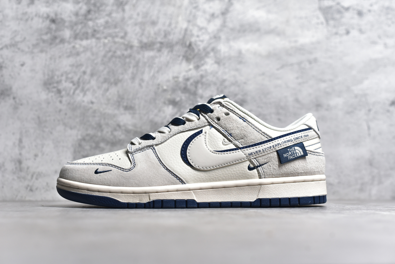 #NK SB Dunk Low 北面联名 猪八白蓝勾 周年高端定制 低帮休闲板鞋 DM6868-023 #定制鞋盒 大厂纯原品质出货 超高清洁度 皮料切割干净无任何毛边 细节完美 尺码：36 36.5 37.5 38 38.5 39 40 40.5 41 42 42.5 43 44 44.5 45-选品中心