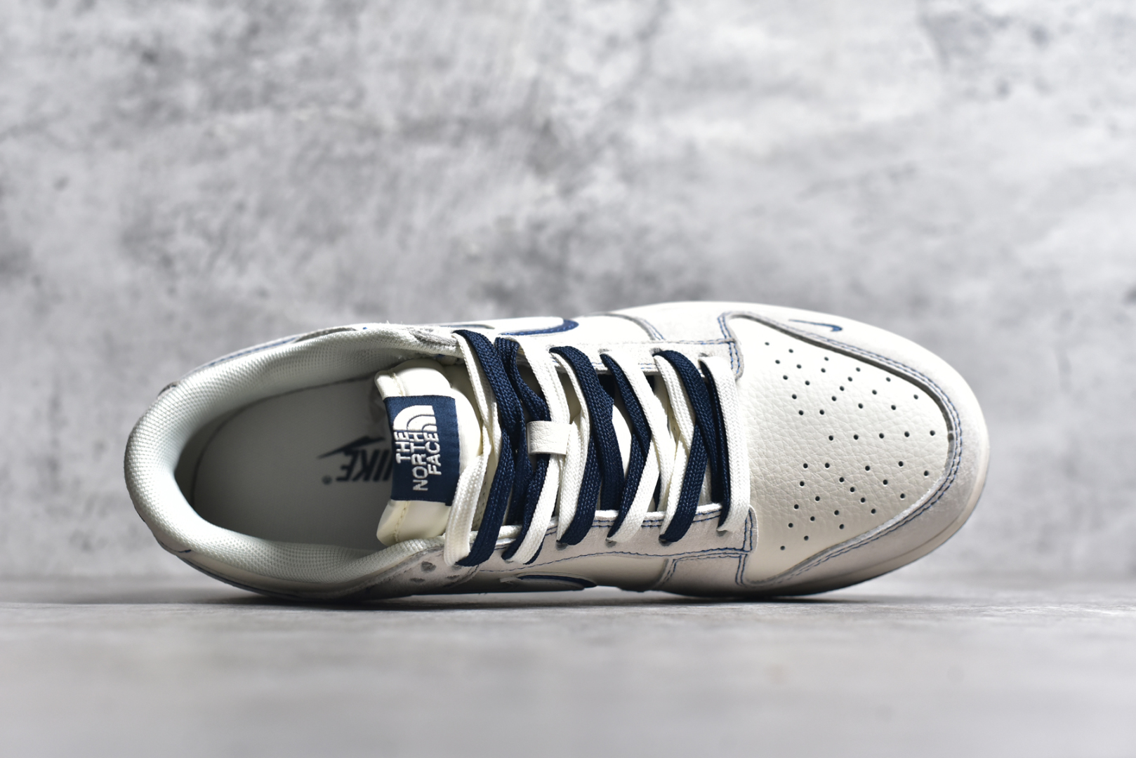 图片[4]-#NK SB Dunk Low 北面联名 猪八白蓝勾 周年高端定制 低帮休闲板鞋 DM6868-023 #定制鞋盒 大厂纯原品质出货 超高清洁度 皮料切割干净无任何毛边 细节完美 尺码：36 36.5 37.5 38 38.5 39 40 40.5 41 42 42.5 43 44 44.5 45-选品中心