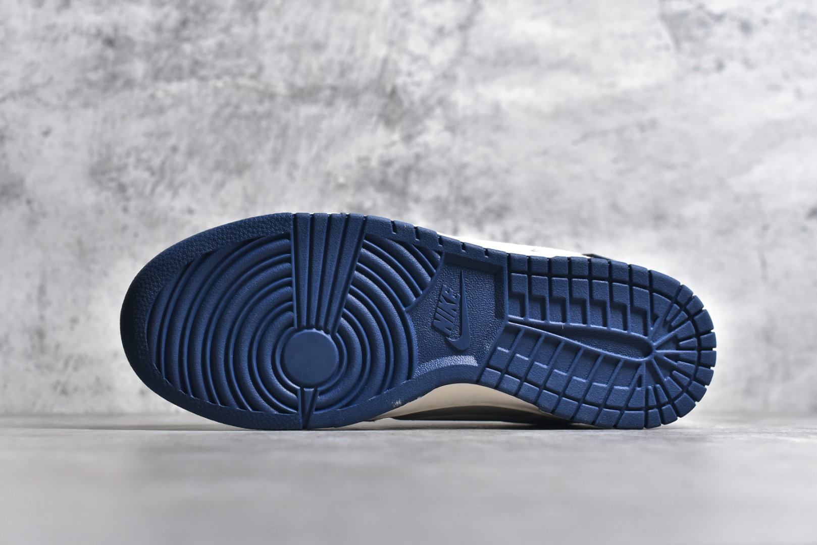 图片[6]-#NK SB Dunk Low 北面联名 猪八白蓝勾 周年高端定制 低帮休闲板鞋 DM6868-023 #定制鞋盒 大厂纯原品质出货 超高清洁度 皮料切割干净无任何毛边 细节完美 尺码：36 36.5 37.5 38 38.5 39 40 40.5 41 42 42.5 43 44 44.5 45-选品中心