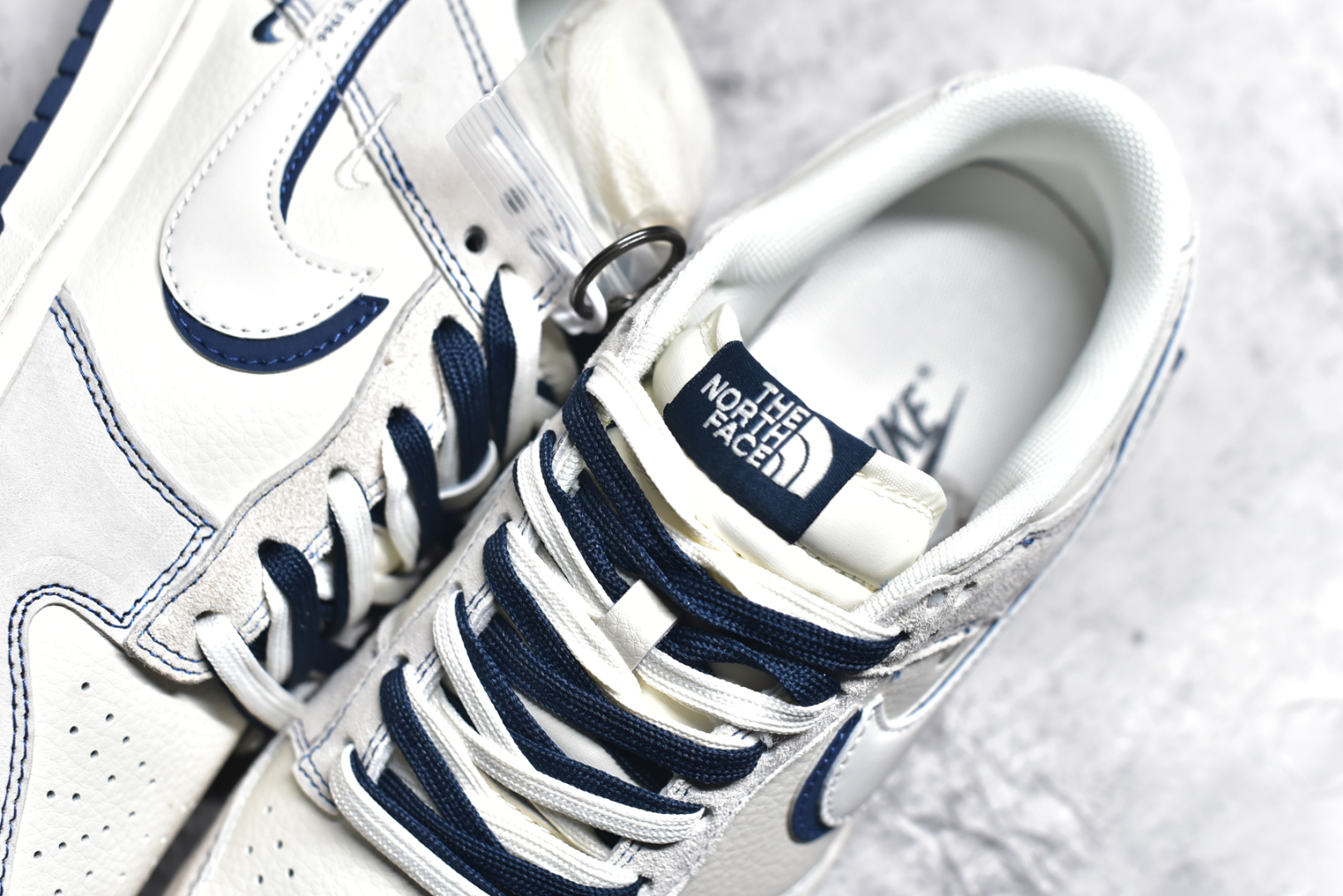 图片[9]-#NK SB Dunk Low 北面联名 猪八白蓝勾 周年高端定制 低帮休闲板鞋 DM6868-023 #定制鞋盒 大厂纯原品质出货 超高清洁度 皮料切割干净无任何毛边 细节完美 尺码：36 36.5 37.5 38 38.5 39 40 40.5 41 42 42.5 43 44 44.5 45-选品中心