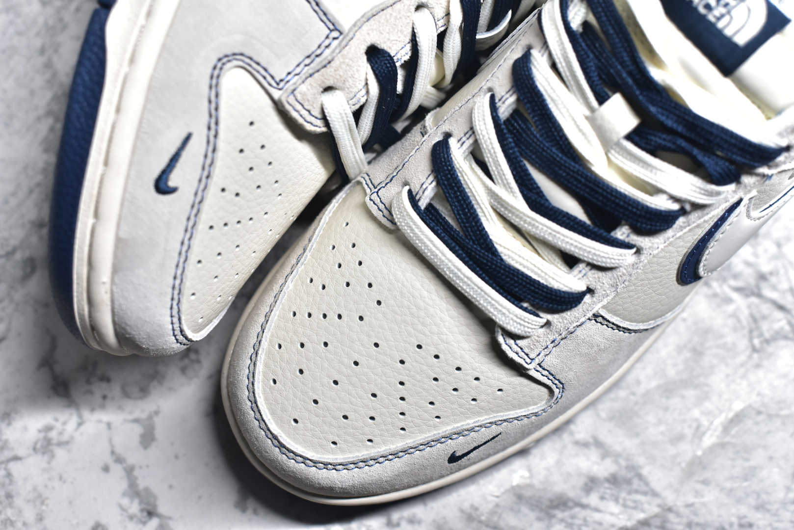 图片[8]-#NK SB Dunk Low 北面联名 猪八白蓝勾 周年高端定制 低帮休闲板鞋 DM6868-023 #定制鞋盒 大厂纯原品质出货 超高清洁度 皮料切割干净无任何毛边 细节完美 尺码：36 36.5 37.5 38 38.5 39 40 40.5 41 42 42.5 43 44 44.5 45-选品中心