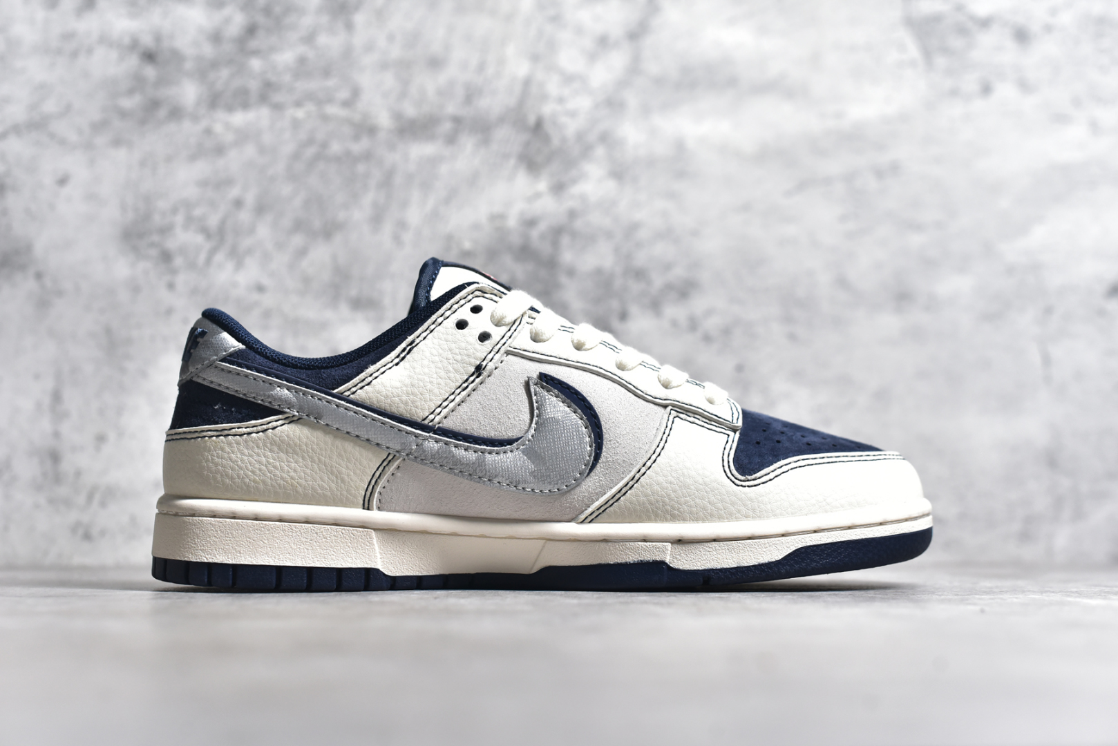 图片[3]-#Nk SB Dunk Low Sup联名 暗纹银蓝勾 周年高端定制 低帮休闲板鞋 DM6868-044 #定制鞋盒 大厂纯原品质出货 超高清洁度 皮料切割干净无任何毛边 细节完美 尺码：36 36.5 37.5 38 38.5 39 40 40.5 41 42 42.5 43 44 44.5 45-选品中心
