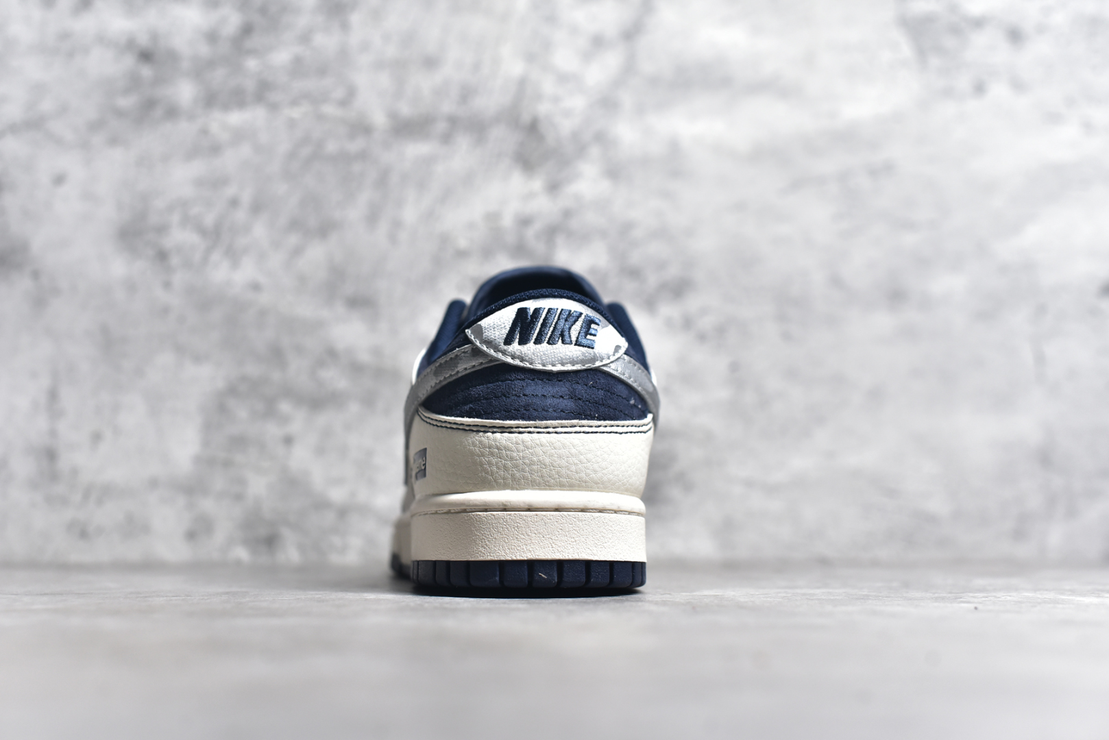 图片[5]-#Nk SB Dunk Low Sup联名 暗纹银蓝勾 周年高端定制 低帮休闲板鞋 DM6868-044 #定制鞋盒 大厂纯原品质出货 超高清洁度 皮料切割干净无任何毛边 细节完美 尺码：36 36.5 37.5 38 38.5 39 40 40.5 41 42 42.5 43 44 44.5 45-选品中心