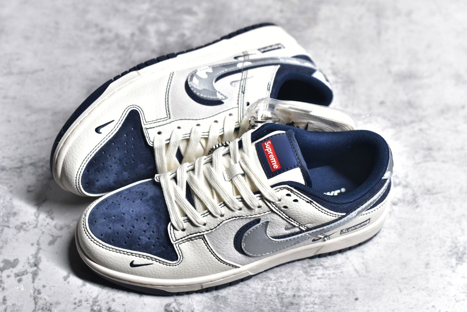 图片[7]-#Nk SB Dunk Low Sup联名 暗纹银蓝勾 周年高端定制 低帮休闲板鞋 DM6868-044 #定制鞋盒 大厂纯原品质出货 超高清洁度 皮料切割干净无任何毛边 细节完美 尺码：36 36.5 37.5 38 38.5 39 40 40.5 41 42 42.5 43 44 44.5 45-选品中心