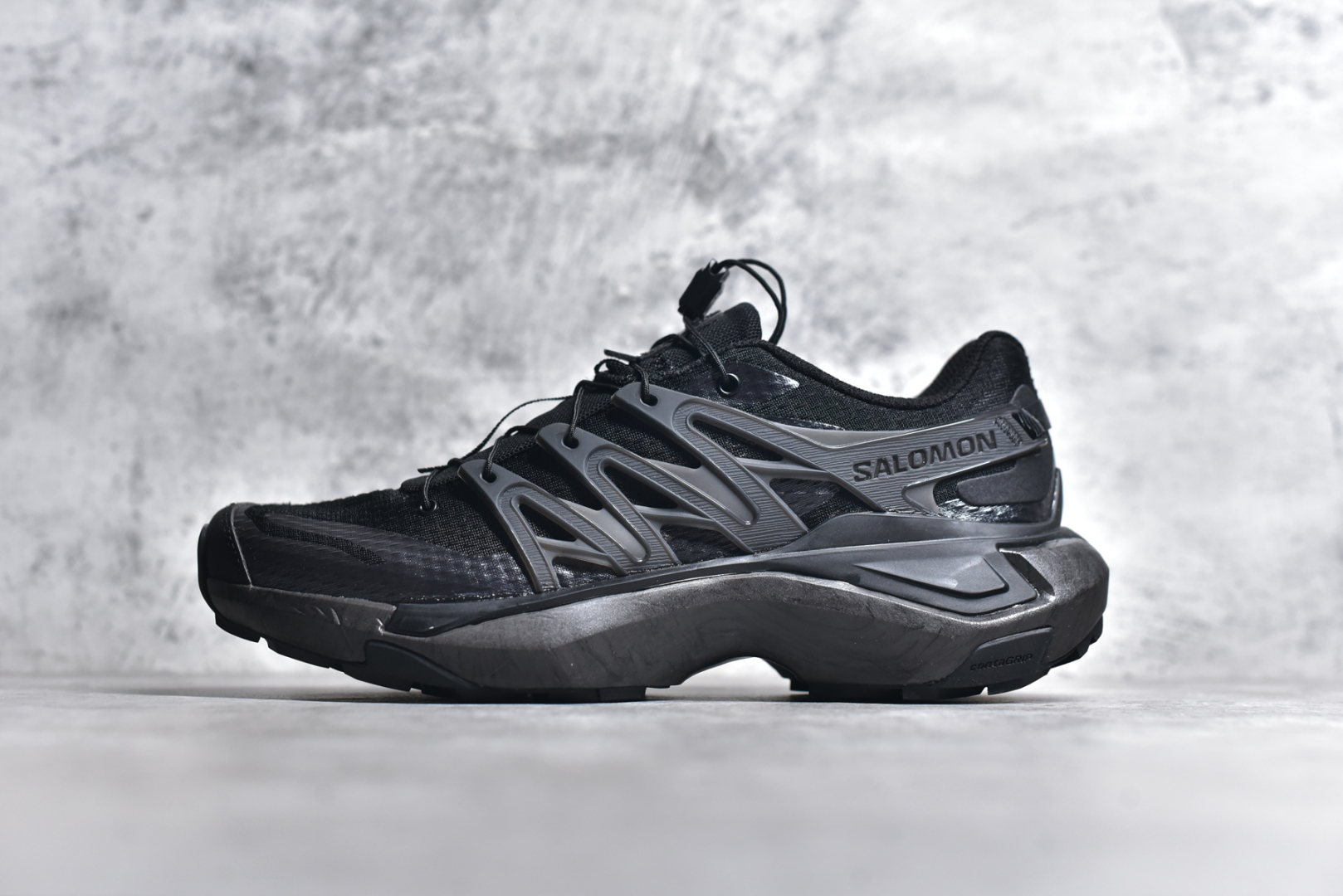 #SALOMON XT PU.RE ADVANCED 萨洛蒙潮流越野机能户外功能鞋 纯原外贸平台特供订单 耗时半年巨作 全套原纸板楦头开发 原厂特供网布配套加持 确保原汁原味 完美呈现版型 原档数据独家私模五层组合大底 男女鞋同步官方开发至46.5 原装Ortholite轻量化鞋垫 中底布带钢印编号 原厂TPU锁扣 进口港宝加持 后跟自然饱满 还原公司包裹性 基于 SALOMON 初代 XT 鞋身造型并搭载 4D ADVANCED CHASSIS™ 大底打造而成 为这款 XT-QUEST 带来了多项足部控制与保护等功能性 如在运动过程中控制左右晃动的过程而提高稳定性、改善长途越野过程中足中到足尖的过渡、提高感知岩石的精确度以抵抗尖锐物体对脚底的伤害以及采用动态缓冲来增强穿着舒适感 从而减轻疲劳感 使 XT-QUEST 成为一双舒适且安全的户外之履 尺码：36 36.5 37.5 38 38.5 39 40 40.5 41 42 42.5 43 44 44.5 45 46 46.5-选品中心