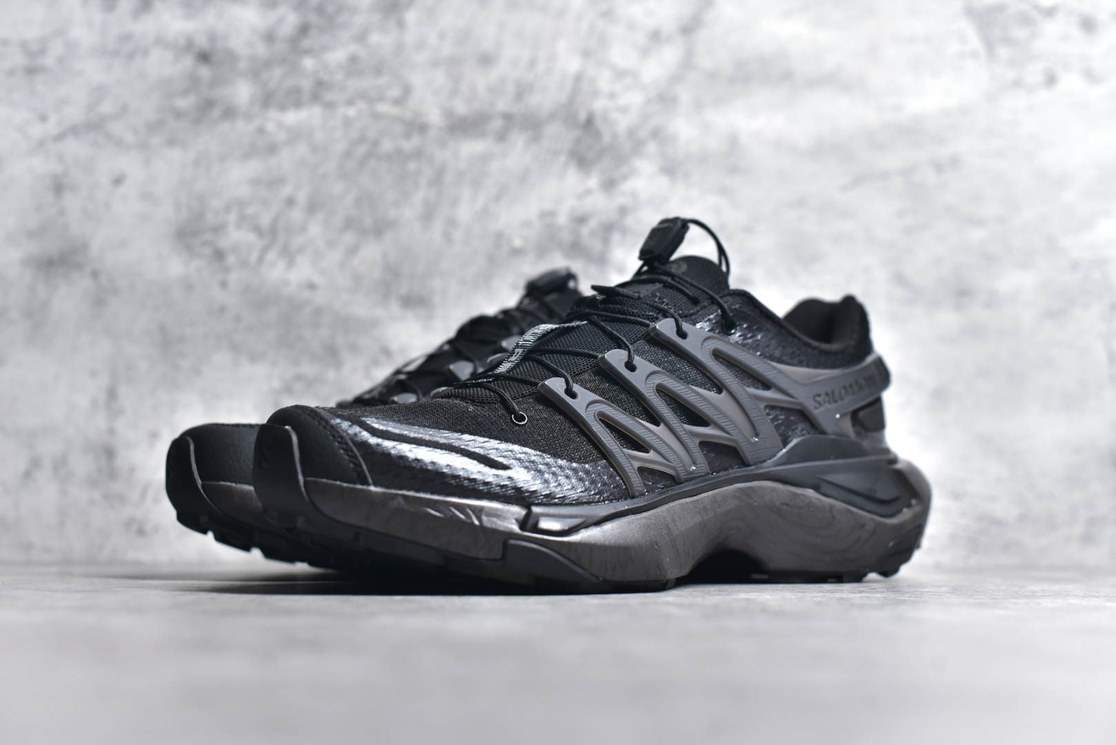 图片[2]-#SALOMON XT PU.RE ADVANCED 萨洛蒙潮流越野机能户外功能鞋 纯原外贸平台特供订单 耗时半年巨作 全套原纸板楦头开发 原厂特供网布配套加持 确保原汁原味 完美呈现版型 原档数据独家私模五层组合大底 男女鞋同步官方开发至46.5 原装Ortholite轻量化鞋垫 中底布带钢印编号 原厂TPU锁扣 进口港宝加持 后跟自然饱满 还原公司包裹性 基于 SALOMON 初代 XT 鞋身造型并搭载 4D ADVANCED CHASSIS™ 大底打造而成 为这款 XT-QUEST 带来了多项足部控制与保护等功能性 如在运动过程中控制左右晃动的过程而提高稳定性、改善长途越野过程中足中到足尖的过渡、提高感知岩石的精确度以抵抗尖锐物体对脚底的伤害以及采用动态缓冲来增强穿着舒适感 从而减轻疲劳感 使 XT-QUEST 成为一双舒适且安全的户外之履 尺码：36 36.5 37.5 38 38.5 39 40 40.5 41 42 42.5 43 44 44.5 45 46 46.5-选品中心