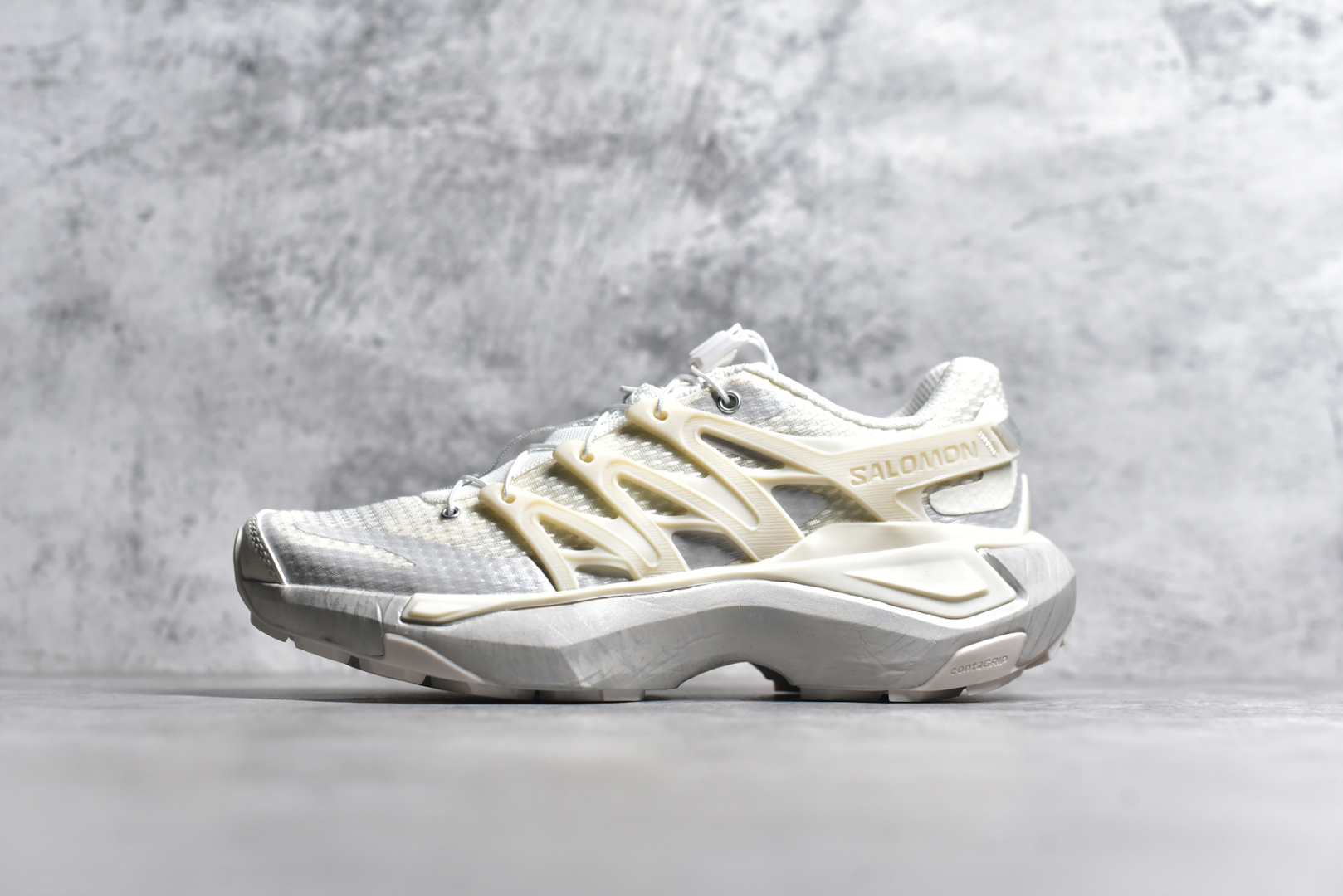 #SALOMON XT PU.RE ADVANCED 萨洛蒙潮流越野机能户外功能鞋 纯原外贸平台特供订单 耗时半年巨作 全套原纸板楦头开发 原厂特供网布配套加持 确保原汁原味 完美呈现版型 原档数据独家私模五层组合大底 男女鞋同步官方开发至46.5 原装Ortholite轻量化鞋垫 中底布带钢印编号 原厂TPU锁扣 进口港宝加持 后跟自然饱满 还原公司包裹性 基于 SALOMON 初代 XT 鞋身造型并搭载 4D ADVANCED CHASSIS™ 大底打造而成 为这款 XT-QUEST 带来了多项足部控制与保护等功能性 如在运动过程中控制左右晃动的过程而提高稳定性、改善长途越野过程中足中到足尖的过渡、提高感知岩石的精确度以抵抗尖锐物体对脚底的伤害以及采用动态缓冲来增强穿着舒适感 从而减轻疲劳感 使 XT-QUEST 成为一双舒适且安全的户外之履 尺码：36 36.5 37.5 38 38.5 39 40 40.5 41 42 42.5 43 44 44.5 45 46 46.5-选品中心