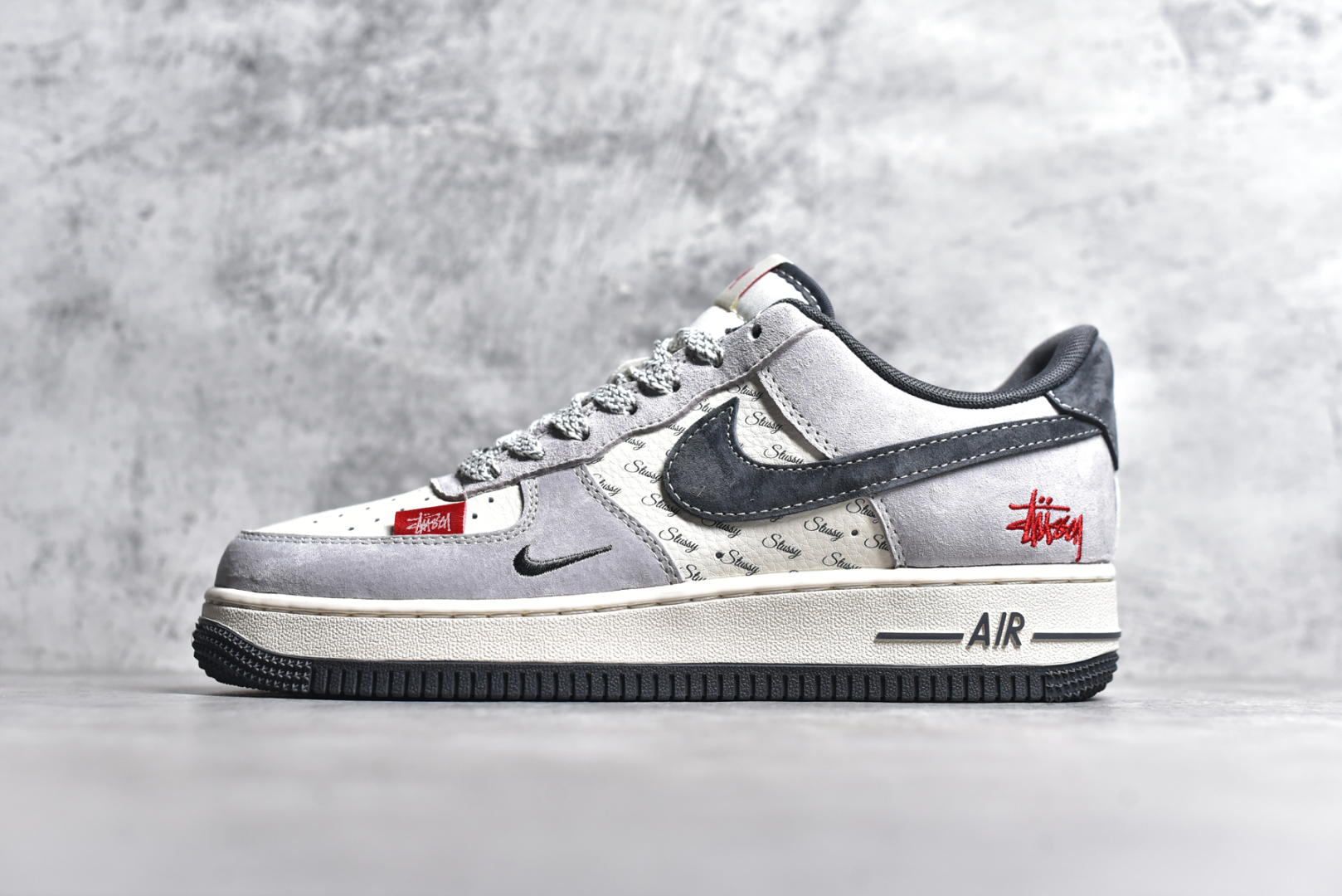 #NK Air Force 1\’07 Low 斯图西联名 猪八小红标 空军一号低帮休闲板鞋 XS1958-501 #原楦头原纸板 原装鞋盒 定制五金配件 内置全掌气垫 原厂鞋底 尺码：36 36.5 37.5 38 38.5 39 40 40.5 41 42 42.5 43 44 44.5 45-选品中心