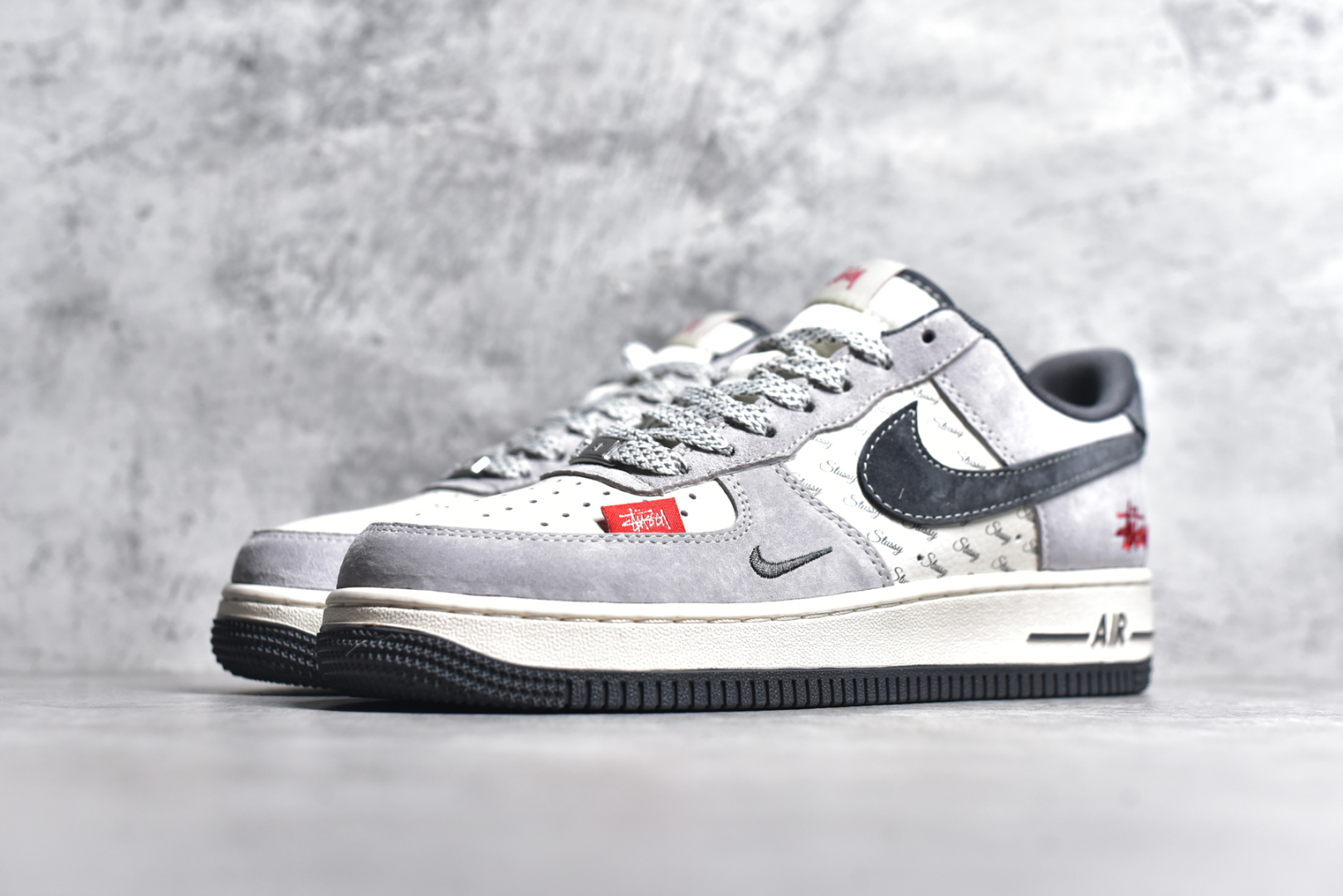 图片[2]-#NK Air Force 1\’07 Low 斯图西联名 猪八小红标 空军一号低帮休闲板鞋 XS1958-501 #原楦头原纸板 原装鞋盒 定制五金配件 内置全掌气垫 原厂鞋底 尺码：36 36.5 37.5 38 38.5 39 40 40.5 41 42 42.5 43 44 44.5 45-选品中心