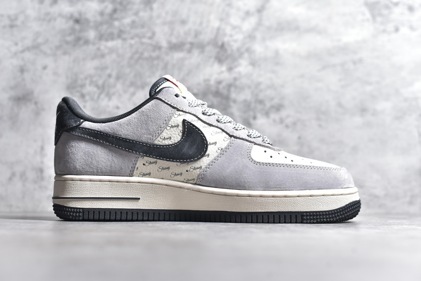 图片[3]-#NK Air Force 1\’07 Low 斯图西联名 猪八小红标 空军一号低帮休闲板鞋 XS1958-501 #原楦头原纸板 原装鞋盒 定制五金配件 内置全掌气垫 原厂鞋底 尺码：36 36.5 37.5 38 38.5 39 40 40.5 41 42 42.5 43 44 44.5 45-选品中心
