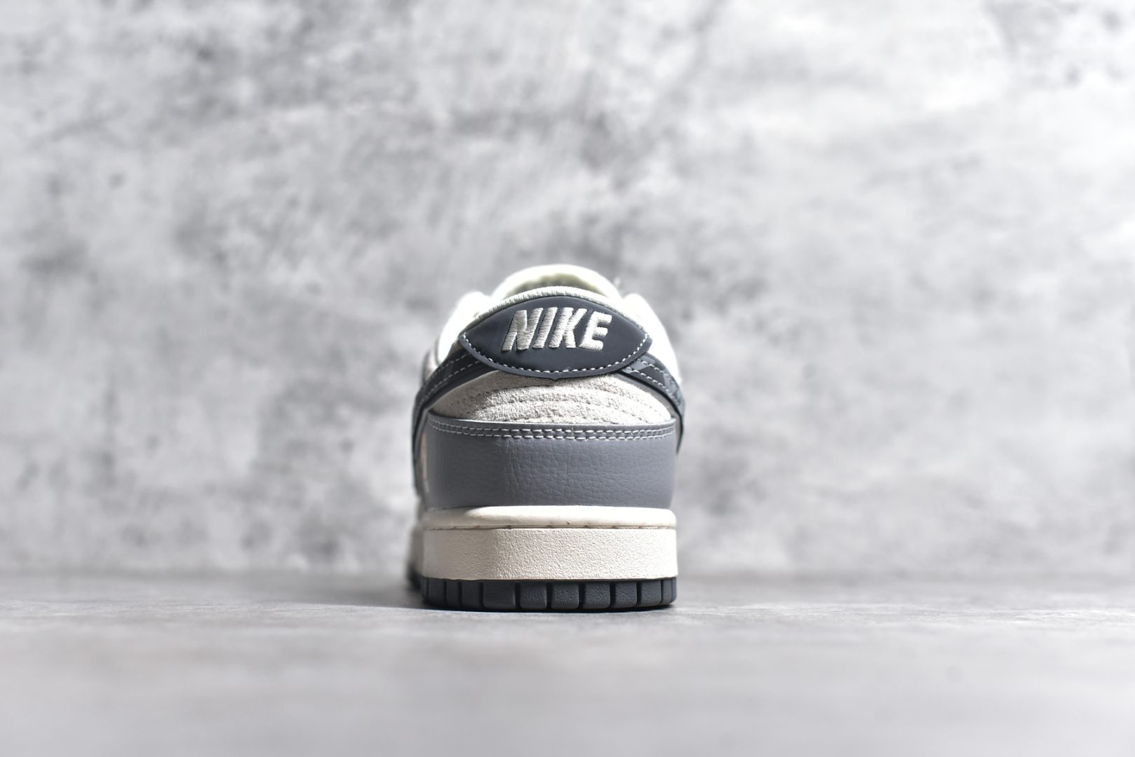 图片[5]-#Nk SB Dunk Low 芬迪联名 灰白灰勾 周年高端定制 低帮休闲板鞋 DM6868-021 #定制鞋盒 大厂纯原品质出货 超高清洁度 皮料切割干净无任何毛边 细节完美 尺码：36 36.5 37.5 38 38.5 39 40 40.5 41 42 42.5 43 44 44.5 45-选品中心