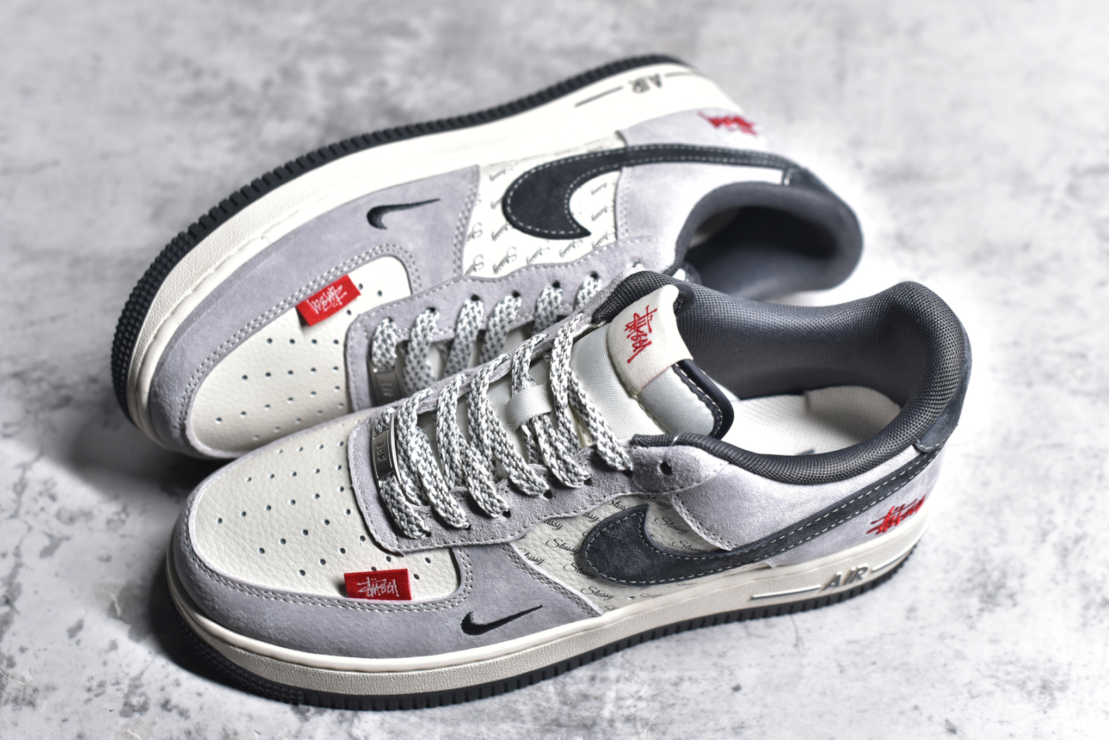 图片[7]-#NK Air Force 1\’07 Low 斯图西联名 猪八小红标 空军一号低帮休闲板鞋 XS1958-501 #原楦头原纸板 原装鞋盒 定制五金配件 内置全掌气垫 原厂鞋底 尺码：36 36.5 37.5 38 38.5 39 40 40.5 41 42 42.5 43 44 44.5 45-选品中心