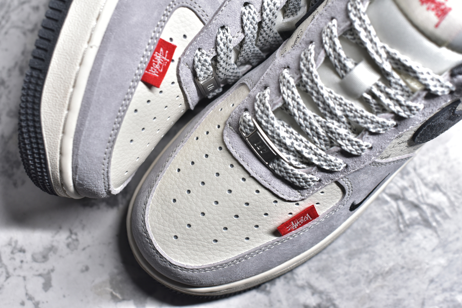 图片[8]-#NK Air Force 1\’07 Low 斯图西联名 猪八小红标 空军一号低帮休闲板鞋 XS1958-501 #原楦头原纸板 原装鞋盒 定制五金配件 内置全掌气垫 原厂鞋底 尺码：36 36.5 37.5 38 38.5 39 40 40.5 41 42 42.5 43 44 44.5 45-选品中心