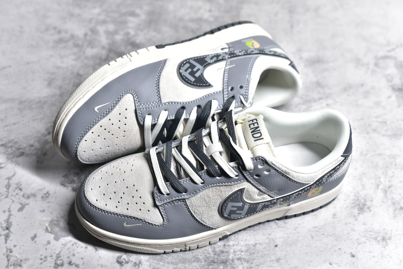 图片[7]-#Nk SB Dunk Low 芬迪联名 灰白灰勾 周年高端定制 低帮休闲板鞋 DM6868-021 #定制鞋盒 大厂纯原品质出货 超高清洁度 皮料切割干净无任何毛边 细节完美 尺码：36 36.5 37.5 38 38.5 39 40 40.5 41 42 42.5 43 44 44.5 45-选品中心