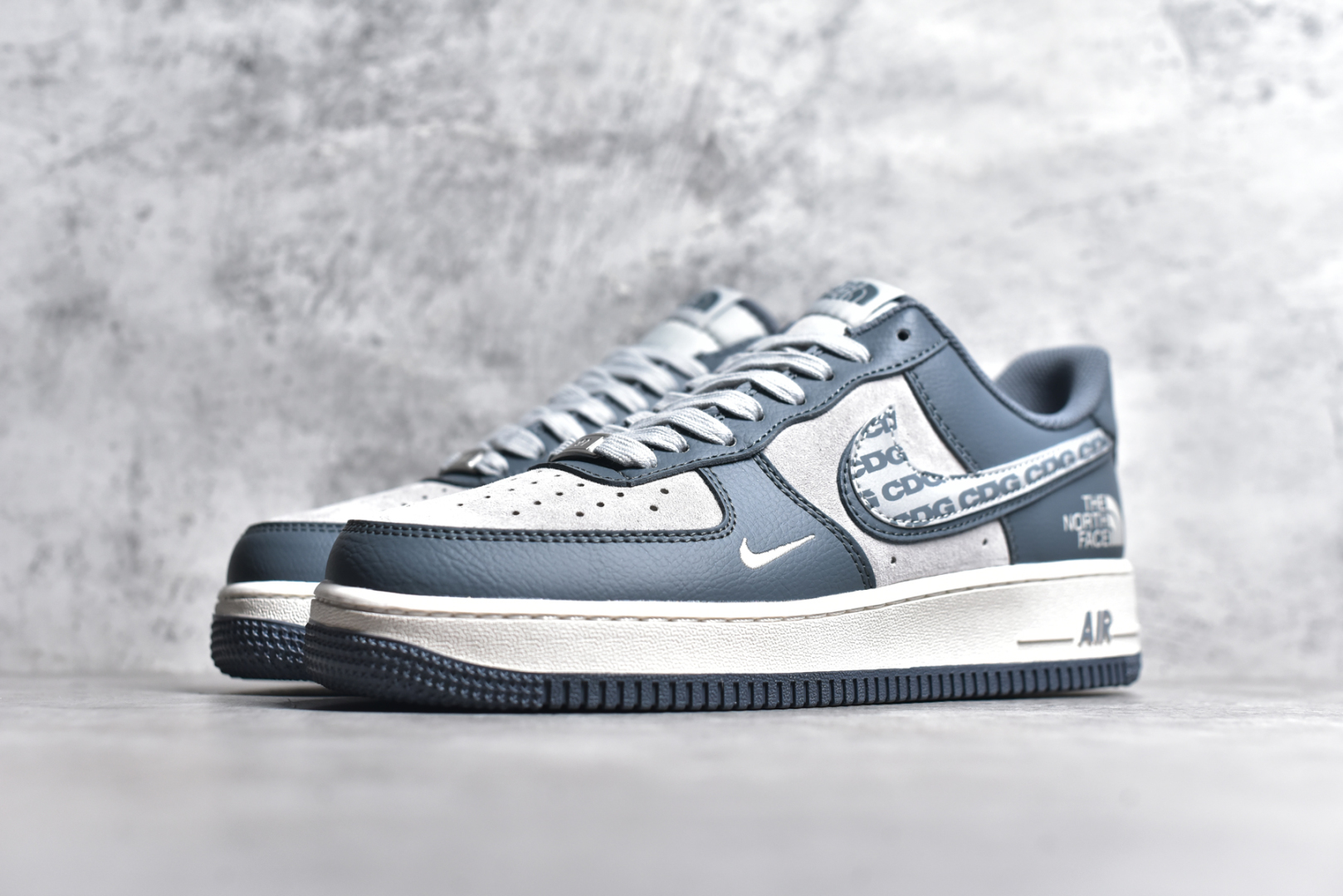 图片[2]-#NK Air Force 1\’07 Low 北面联名 CDG双勾 空军一号低帮休闲板鞋 DM6688-051 #原楦头原纸板 原装鞋盒 定制五金配件 内置全掌气垫 原厂鞋底 尺码：36 36.5 37.5 38 38.5 39 40 40.5 41 42 42.5 43 44 44.5 45-选品中心