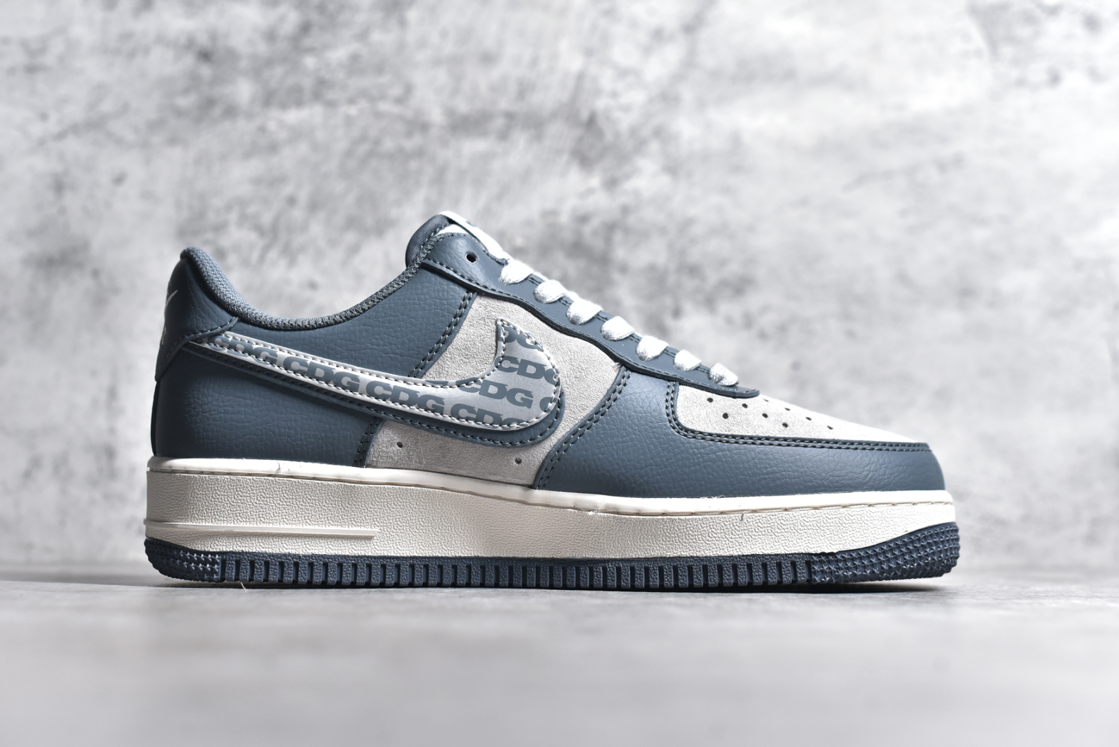 图片[3]-#NK Air Force 1\’07 Low 北面联名 CDG双勾 空军一号低帮休闲板鞋 DM6688-051 #原楦头原纸板 原装鞋盒 定制五金配件 内置全掌气垫 原厂鞋底 尺码：36 36.5 37.5 38 38.5 39 40 40.5 41 42 42.5 43 44 44.5 45-选品中心