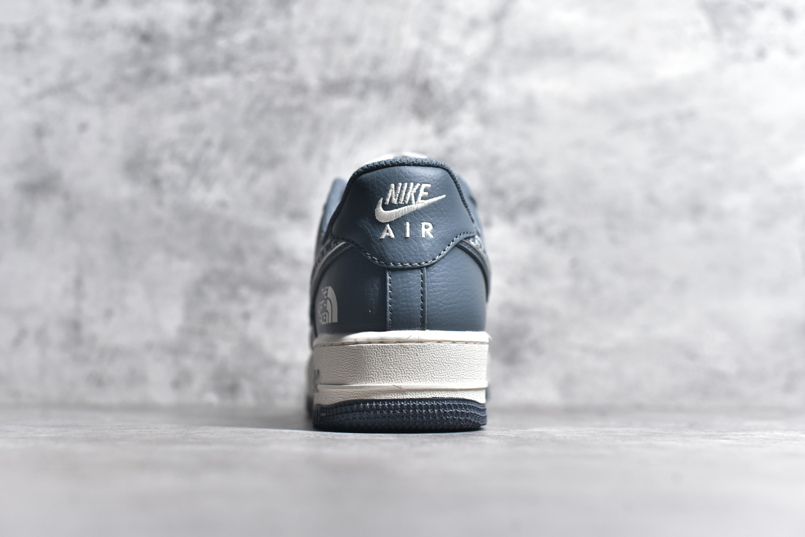 图片[5]-#NK Air Force 1\’07 Low 北面联名 CDG双勾 空军一号低帮休闲板鞋 DM6688-051 #原楦头原纸板 原装鞋盒 定制五金配件 内置全掌气垫 原厂鞋底 尺码：36 36.5 37.5 38 38.5 39 40 40.5 41 42 42.5 43 44 44.5 45-选品中心