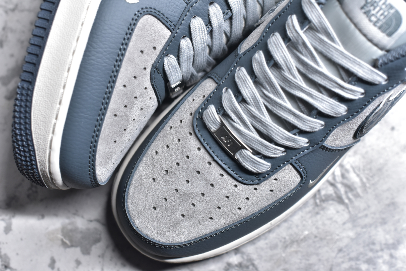 图片[8]-#NK Air Force 1\’07 Low 北面联名 CDG双勾 空军一号低帮休闲板鞋 DM6688-051 #原楦头原纸板 原装鞋盒 定制五金配件 内置全掌气垫 原厂鞋底 尺码：36 36.5 37.5 38 38.5 39 40 40.5 41 42 42.5 43 44 44.5 45-选品中心