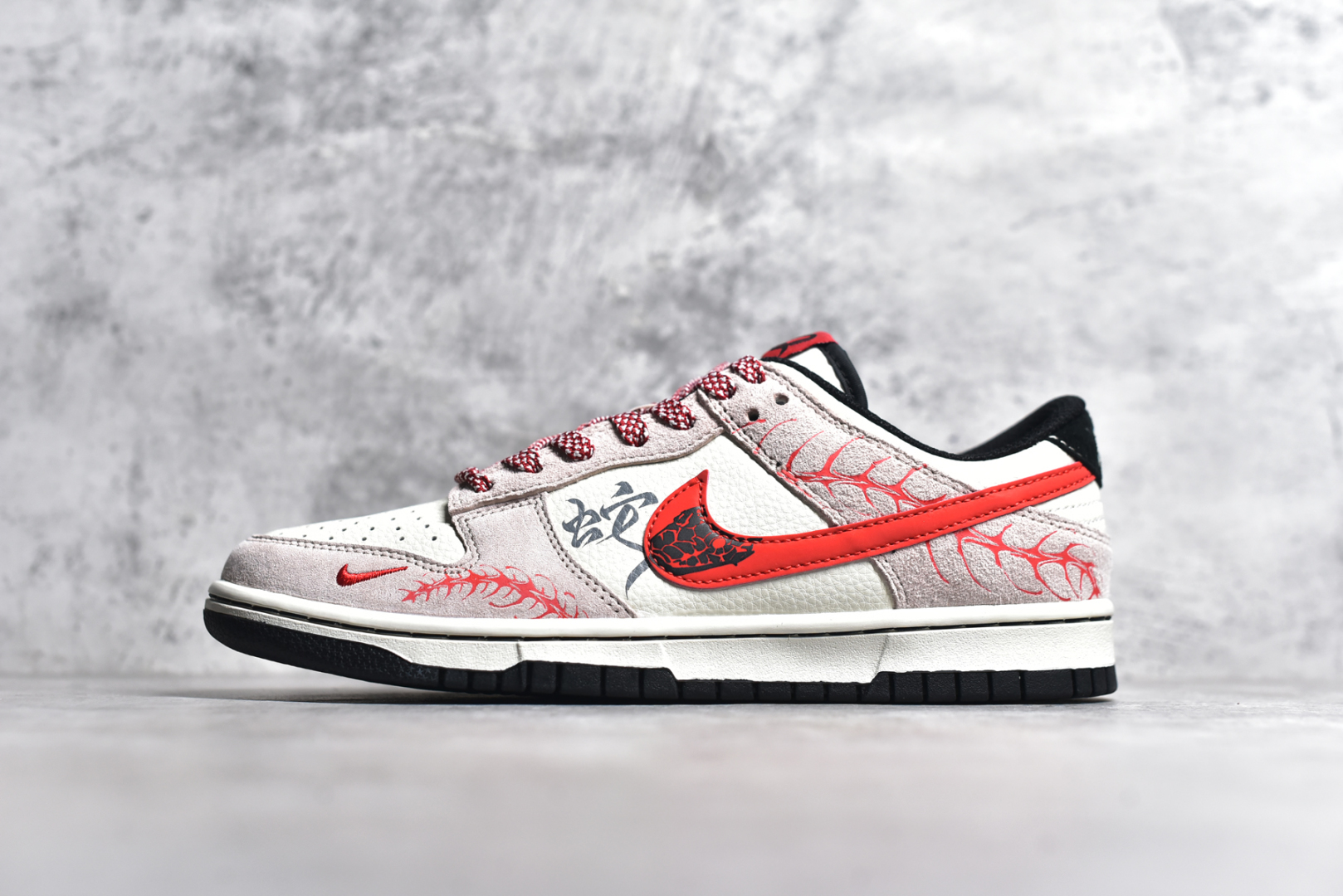 #NK SB Dunk Low 蛇年系列 猪八红勾 高端定制 低帮休闲板鞋 DJ2024-106 #定制鞋盒 大厂纯原品质出货 超高清洁度 皮料切割干净无任何毛边 细节完美 尺码：36 36.5 37.5 38 38.5 39 40 40.5 41 42 42.5 43 44 44.5 45-选品中心