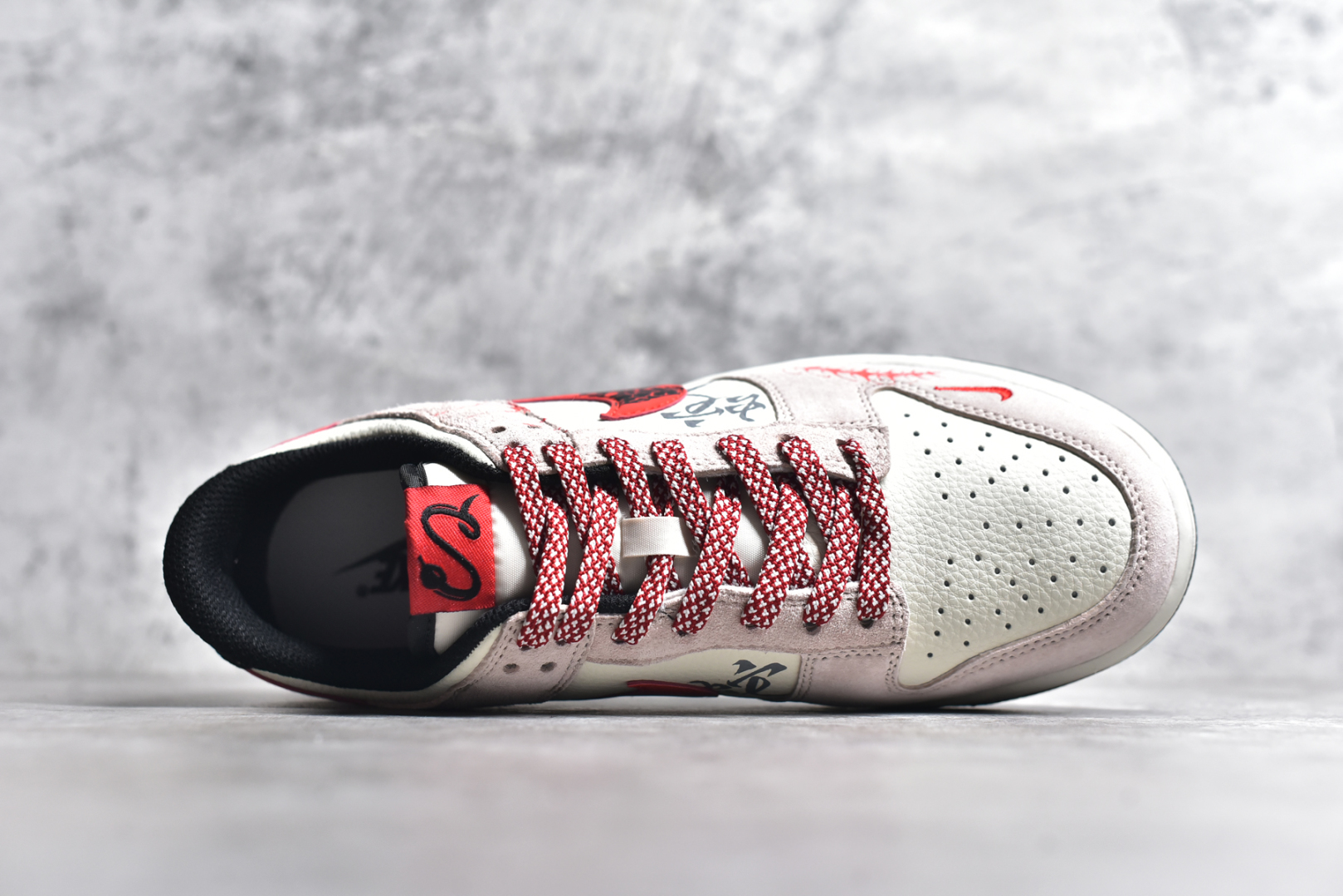 图片[4]-#NK SB Dunk Low 蛇年系列 猪八红勾 高端定制 低帮休闲板鞋 DJ2024-106 #定制鞋盒 大厂纯原品质出货 超高清洁度 皮料切割干净无任何毛边 细节完美 尺码：36 36.5 37.5 38 38.5 39 40 40.5 41 42 42.5 43 44 44.5 45-选品中心