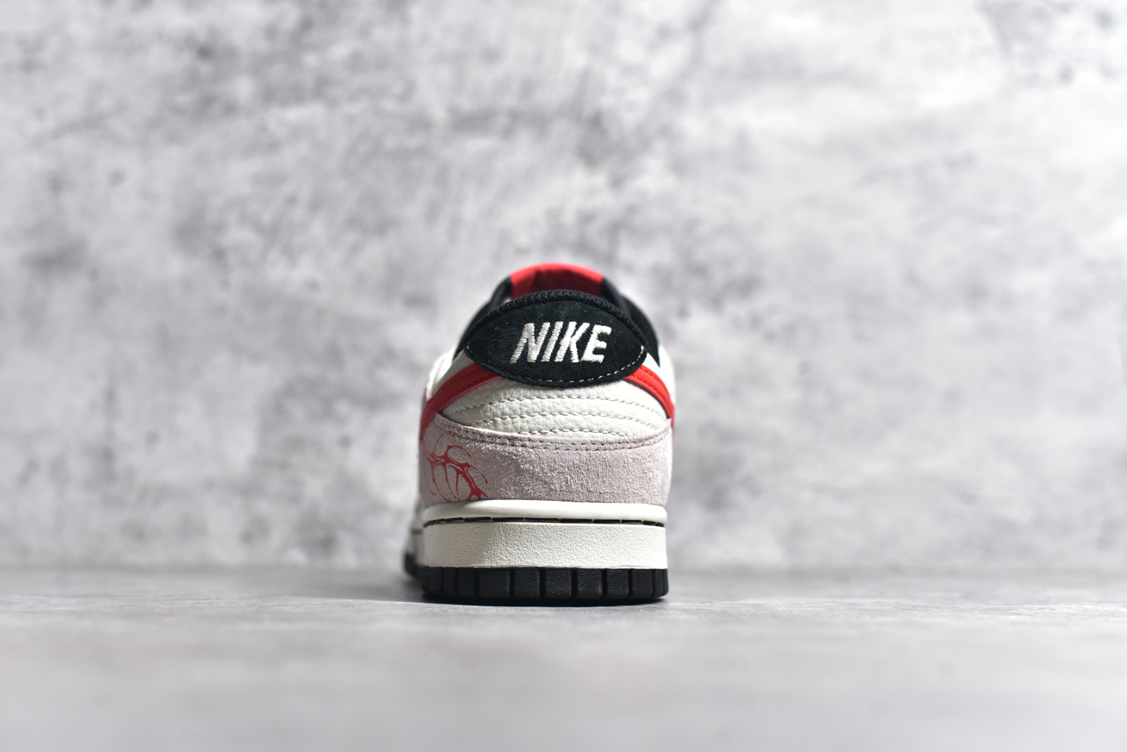 图片[5]-#NK SB Dunk Low 蛇年系列 猪八红勾 高端定制 低帮休闲板鞋 DJ2024-106 #定制鞋盒 大厂纯原品质出货 超高清洁度 皮料切割干净无任何毛边 细节完美 尺码：36 36.5 37.5 38 38.5 39 40 40.5 41 42 42.5 43 44 44.5 45-选品中心