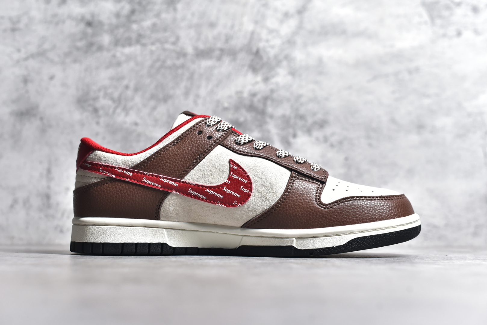 图片[3]-#NK SB Dunk Low Sup联名 字母红勾 周年高端定制 低帮休闲板鞋 DJ2024-096 #定制鞋盒 大厂纯原品质出货 超高清洁度 皮料切割干净无任何毛边 细节完美 尺码：36 36.5 37.5 38 38.5 39 40 40.5 41 42 42.5 43 44 44.5 45-选品中心