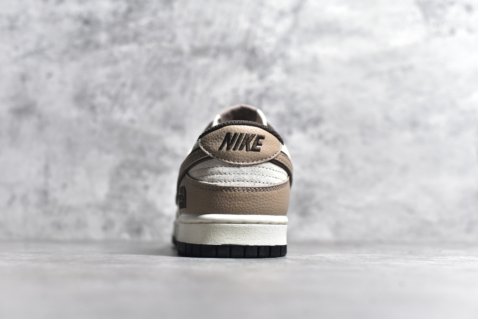 图片[5]-#NK SB Dunk Low 北面蛇年联名 字幕棕勾 周年高端定制 低帮休闲板鞋 DJ2024-090 #定制鞋盒 大厂纯原品质出货 超高清洁度 皮料切割干净无任何毛边 细节完美 尺码：36 36.5 37.5 38 38.5 39 40 40.5 41 42 42.5 43 44 44.5 45-选品中心
