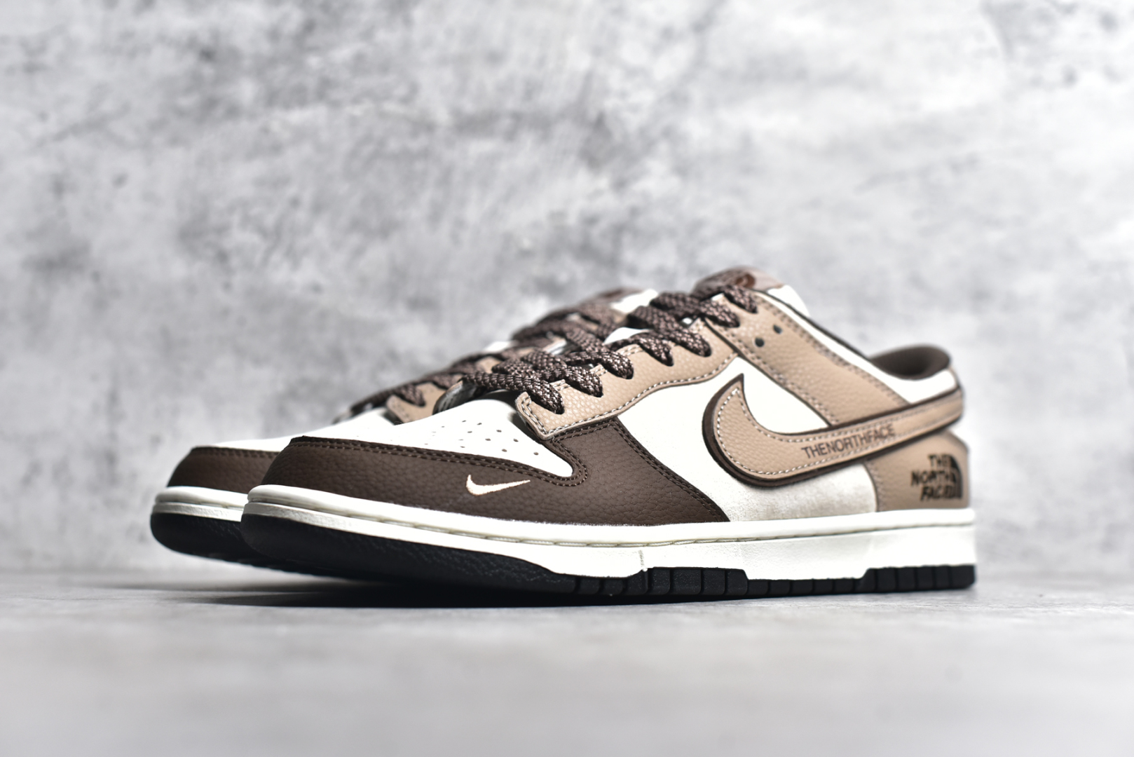 图片[2]-#NK SB Dunk Low 北面蛇年联名 字幕棕勾 周年高端定制 低帮休闲板鞋 DJ2024-090 #定制鞋盒 大厂纯原品质出货 超高清洁度 皮料切割干净无任何毛边 细节完美 尺码：36 36.5 37.5 38 38.5 39 40 40.5 41 42 42.5 43 44 44.5 45-选品中心