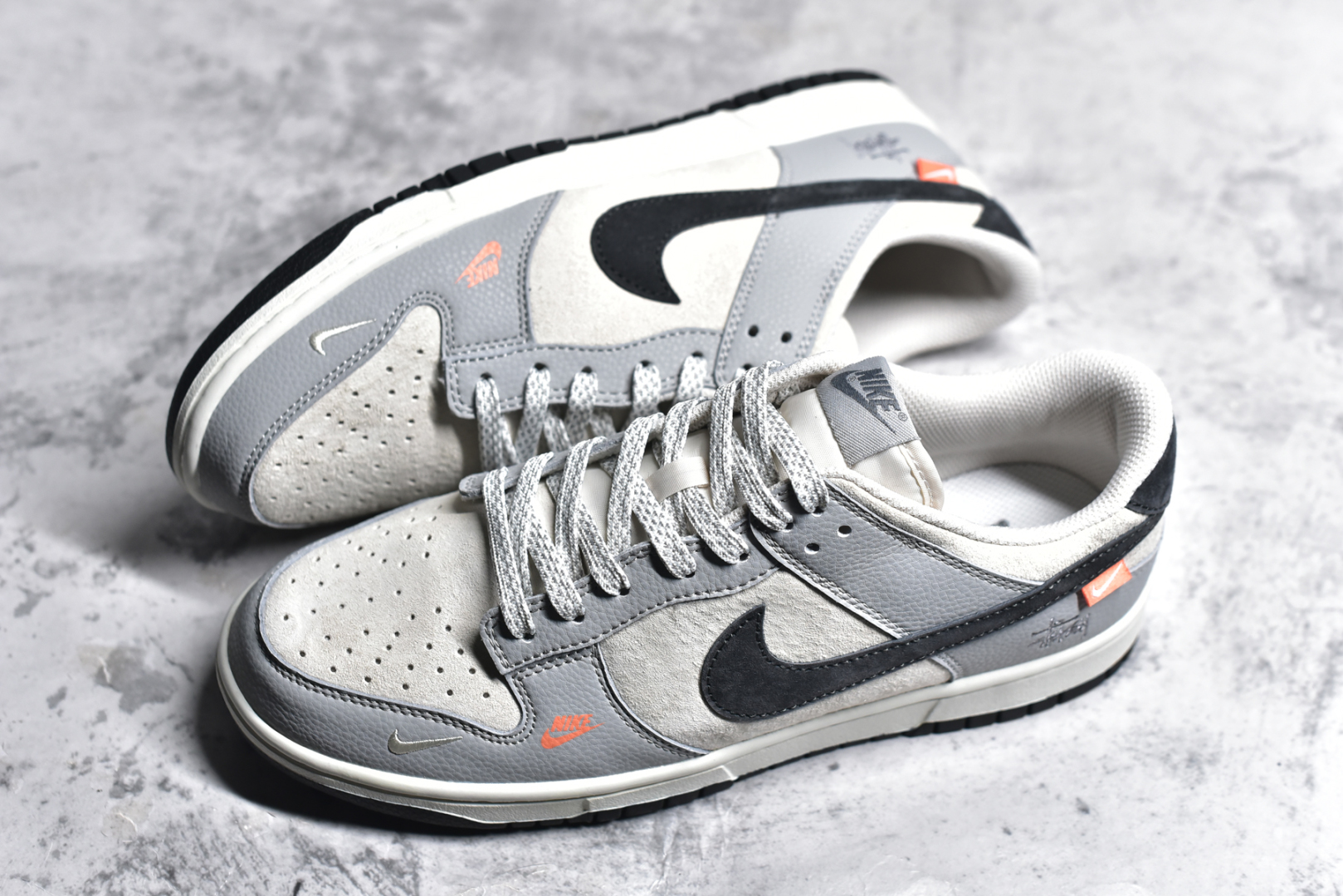 图片[7]-#Nk SB Dunk Low 斯图西联名 刺绣黑勾 周年高端定制 低帮休闲板鞋 DJ2024-095 #定制鞋盒 大厂纯原品质出货 超高清洁度 皮料切割干净无任何毛边 细节完美 尺码：36 36.5 37.5 38 38.5 39 40 40.5 41 42 42.5 43 44 44.5 45-选品中心
