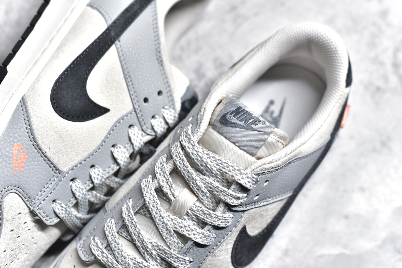 图片[9]-#Nk SB Dunk Low 斯图西联名 刺绣黑勾 周年高端定制 低帮休闲板鞋 DJ2024-095 #定制鞋盒 大厂纯原品质出货 超高清洁度 皮料切割干净无任何毛边 细节完美 尺码：36 36.5 37.5 38 38.5 39 40 40.5 41 42 42.5 43 44 44.5 45-选品中心