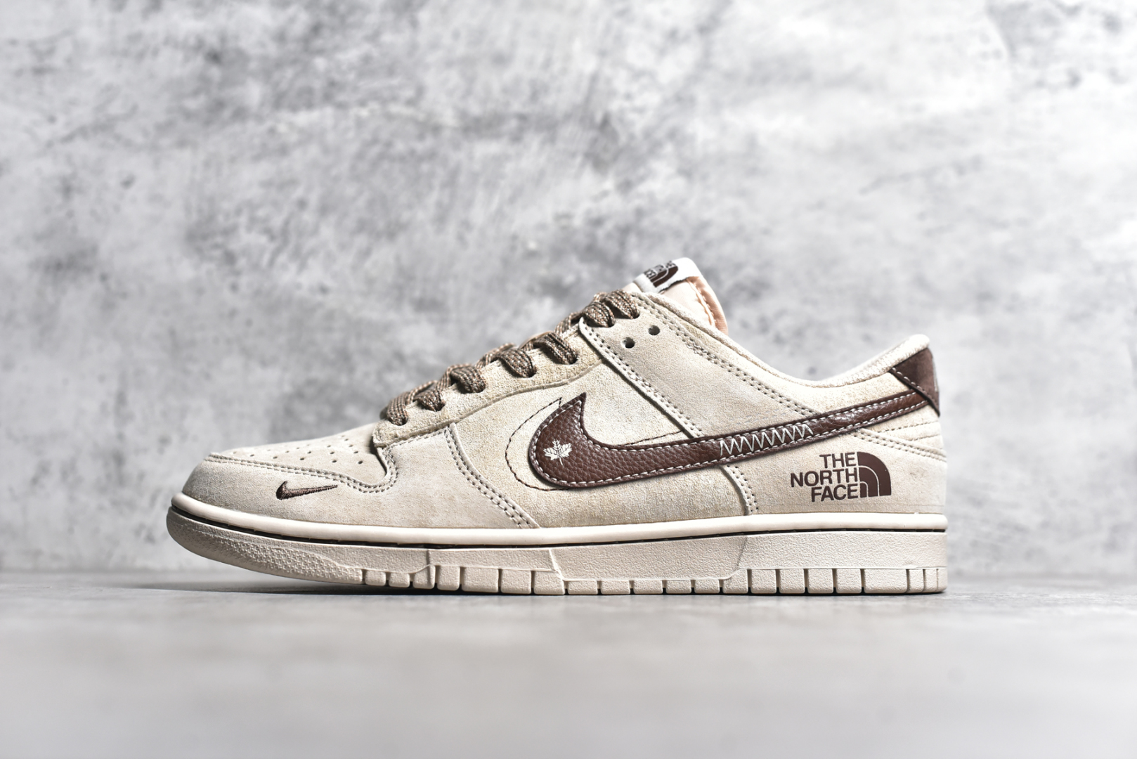 #Nk SB Dunk Low 北面蛇年联名 猪八咖啡勾 周年高端定制 低帮休闲板鞋 DJ2024-086 #定制鞋盒 大厂纯原品质出货 超高清洁度 皮料切割干净无任何毛边 细节完美 尺码：36 36.5 37.5 38 38.5 39 40 40.5 41 42 42.5 43 44 44.5 45-选品中心