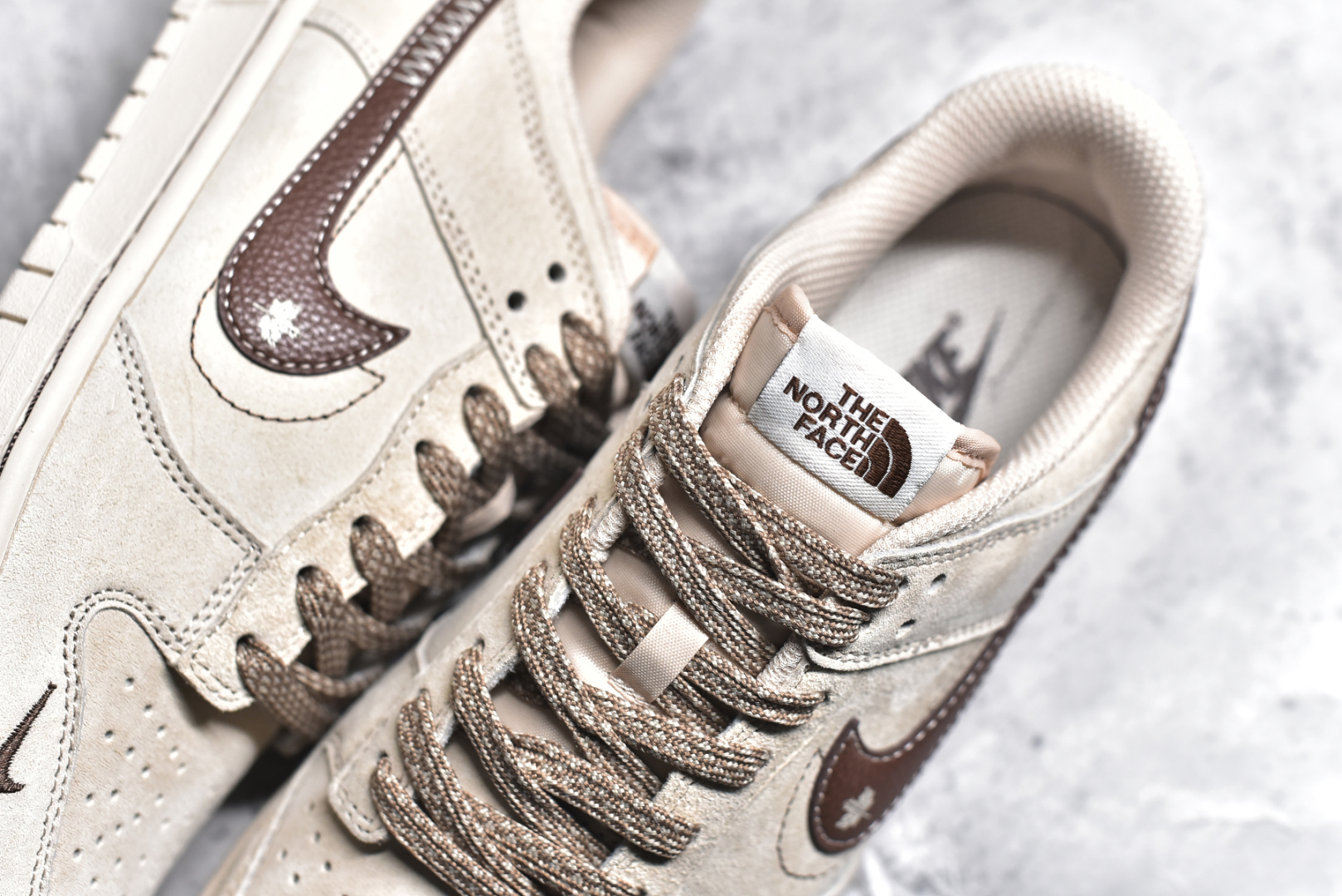 图片[9]-#Nk SB Dunk Low 北面蛇年联名 猪八咖啡勾 周年高端定制 低帮休闲板鞋 DJ2024-086 #定制鞋盒 大厂纯原品质出货 超高清洁度 皮料切割干净无任何毛边 细节完美 尺码：36 36.5 37.5 38 38.5 39 40 40.5 41 42 42.5 43 44 44.5 45-选品中心