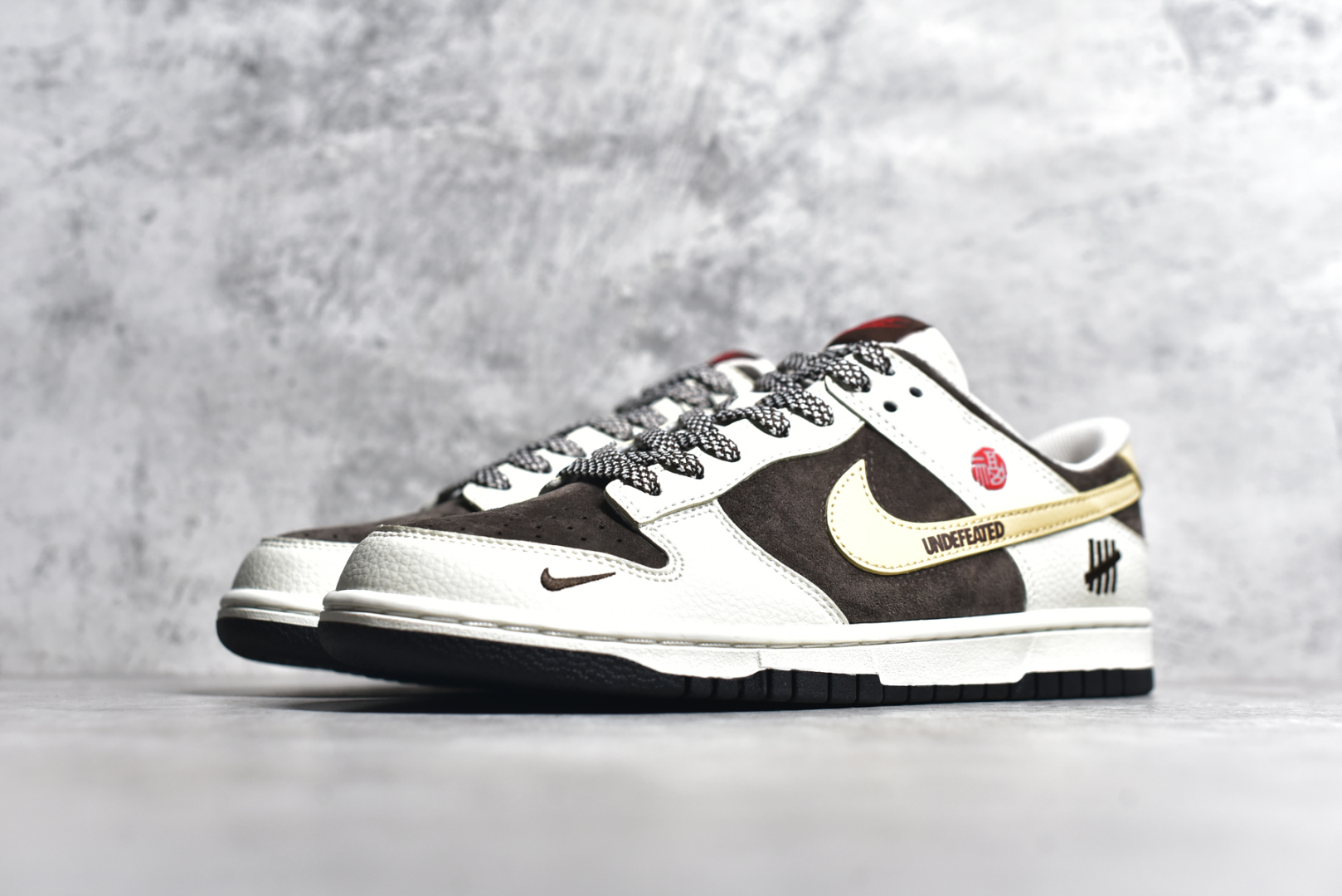 图片[2]-#Nk SB Dunk Low UN联名 米棕卡其勾 周年高端定制 低帮休闲板鞋 DJ2024-089 #定制鞋盒 大厂纯原品质出货 超高清洁度 皮料切割干净无任何毛边 细节完美 尺码：36 36.5 37.5 38 38.5 39 40 40.5 41 42 42.5 43 44 44.5 45-选品中心