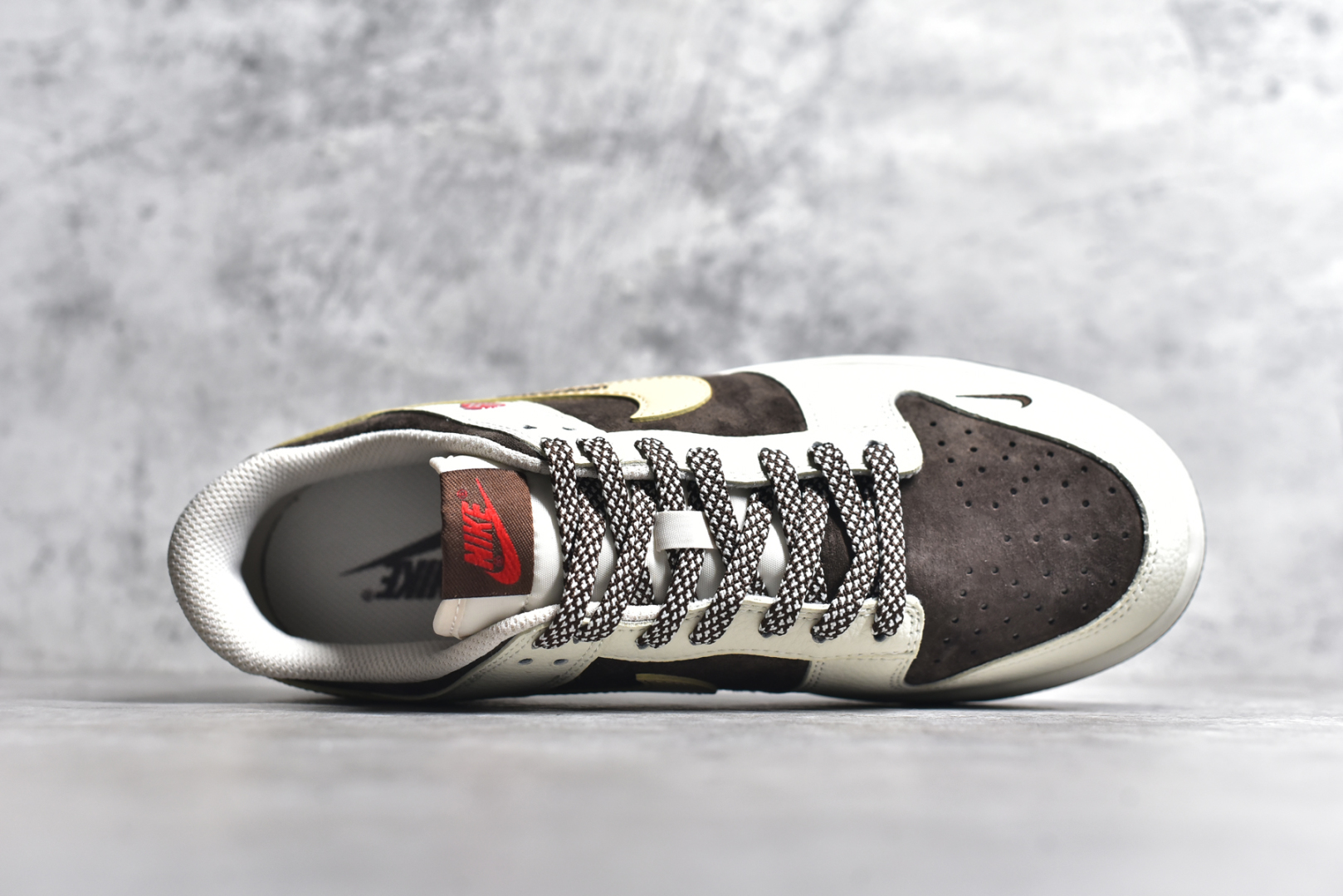 图片[4]-#Nk SB Dunk Low UN联名 米棕卡其勾 周年高端定制 低帮休闲板鞋 DJ2024-089 #定制鞋盒 大厂纯原品质出货 超高清洁度 皮料切割干净无任何毛边 细节完美 尺码：36 36.5 37.5 38 38.5 39 40 40.5 41 42 42.5 43 44 44.5 45-选品中心