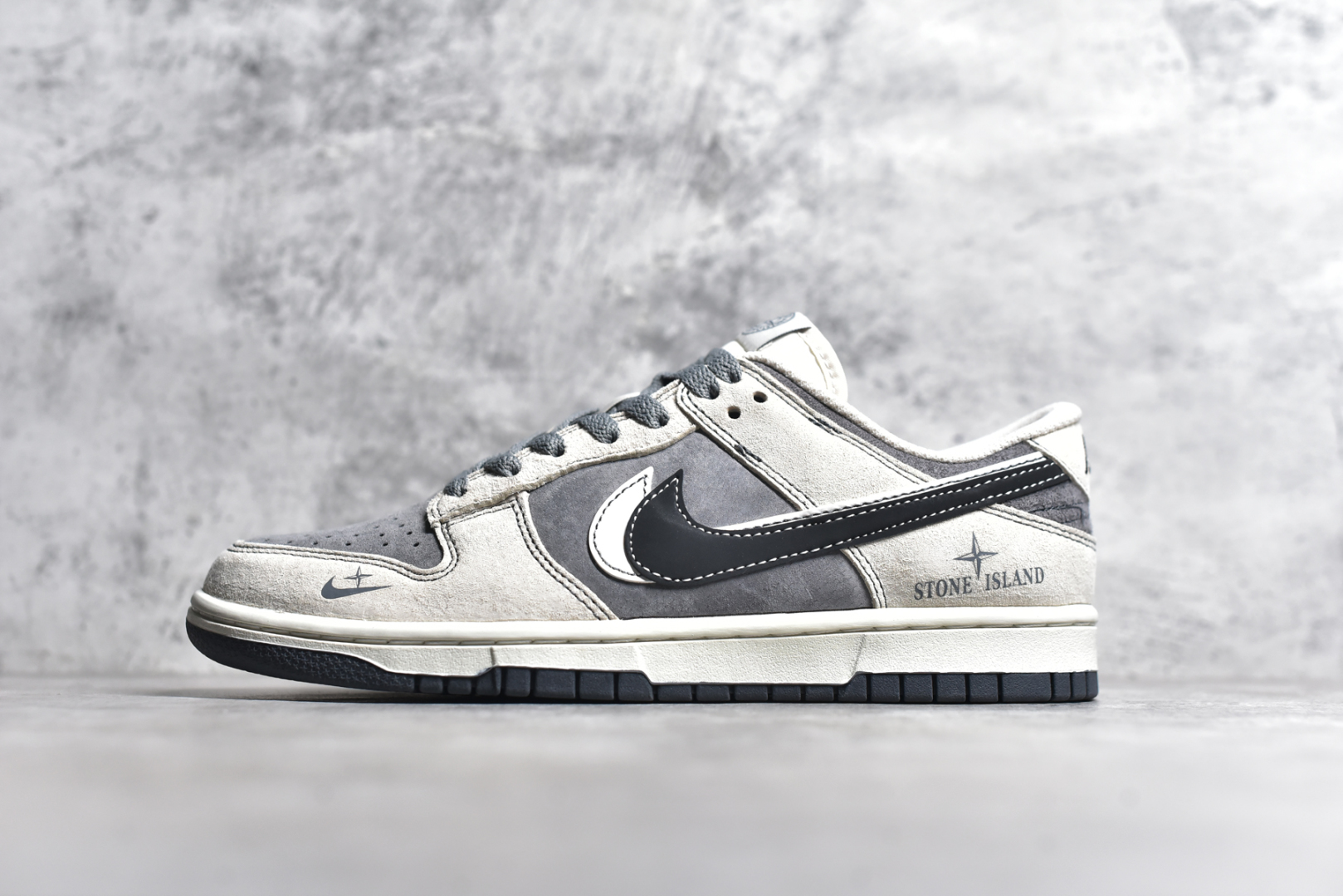 #Nk SB Dunk Low 石头岛联名 黑白双勾 周年高端定制 低帮休闲板鞋 DJ2024-087 #定制鞋盒 大厂纯原品质出货 超高清洁度 皮料切割干净无任何毛边 细节完美 尺码：36 36.5 37.5 38 38.5 39 40 40.5 41 42 42.5 43 44 44.5 45-选品中心