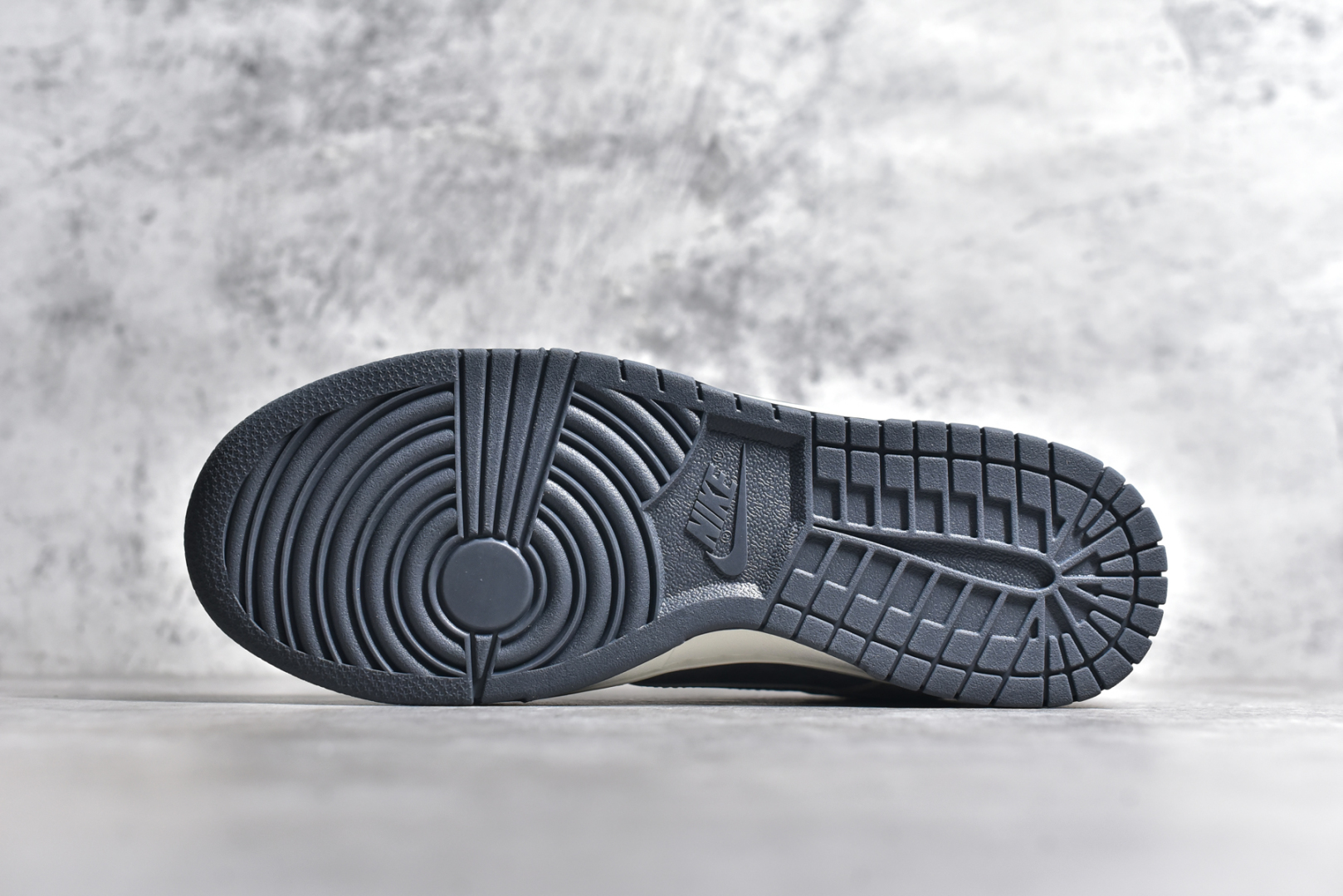 图片[6]-#Nk SB Dunk Low 石头岛联名 黑白双勾 周年高端定制 低帮休闲板鞋 DJ2024-087 #定制鞋盒 大厂纯原品质出货 超高清洁度 皮料切割干净无任何毛边 细节完美 尺码：36 36.5 37.5 38 38.5 39 40 40.5 41 42 42.5 43 44 44.5 45-选品中心