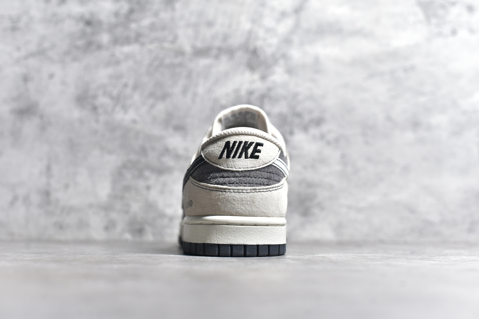 图片[5]-#Nk SB Dunk Low 石头岛联名 黑白双勾 周年高端定制 低帮休闲板鞋 DJ2024-087 #定制鞋盒 大厂纯原品质出货 超高清洁度 皮料切割干净无任何毛边 细节完美 尺码：36 36.5 37.5 38 38.5 39 40 40.5 41 42 42.5 43 44 44.5 45-选品中心