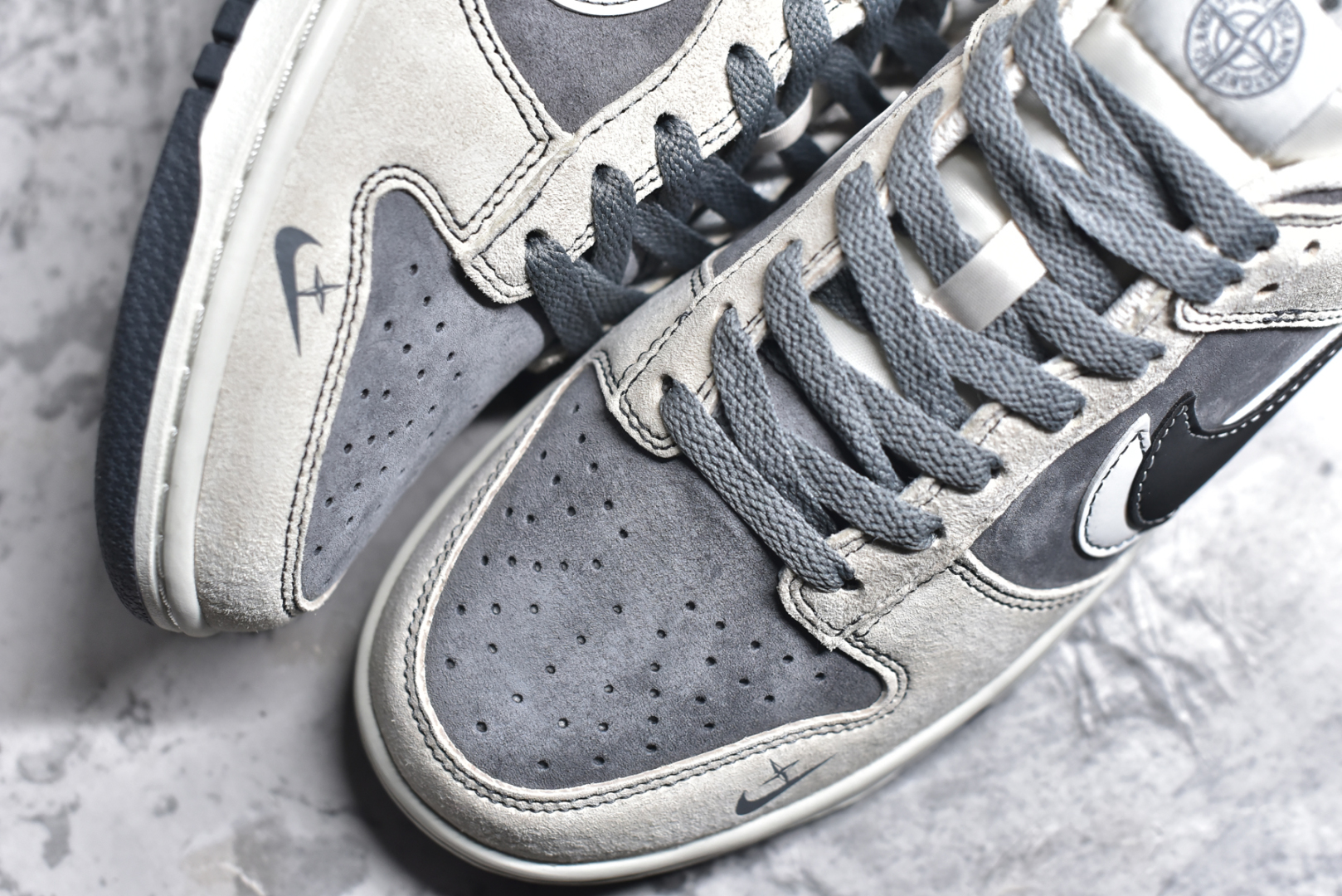 图片[8]-#Nk SB Dunk Low 石头岛联名 黑白双勾 周年高端定制 低帮休闲板鞋 DJ2024-087 #定制鞋盒 大厂纯原品质出货 超高清洁度 皮料切割干净无任何毛边 细节完美 尺码：36 36.5 37.5 38 38.5 39 40 40.5 41 42 42.5 43 44 44.5 45-选品中心