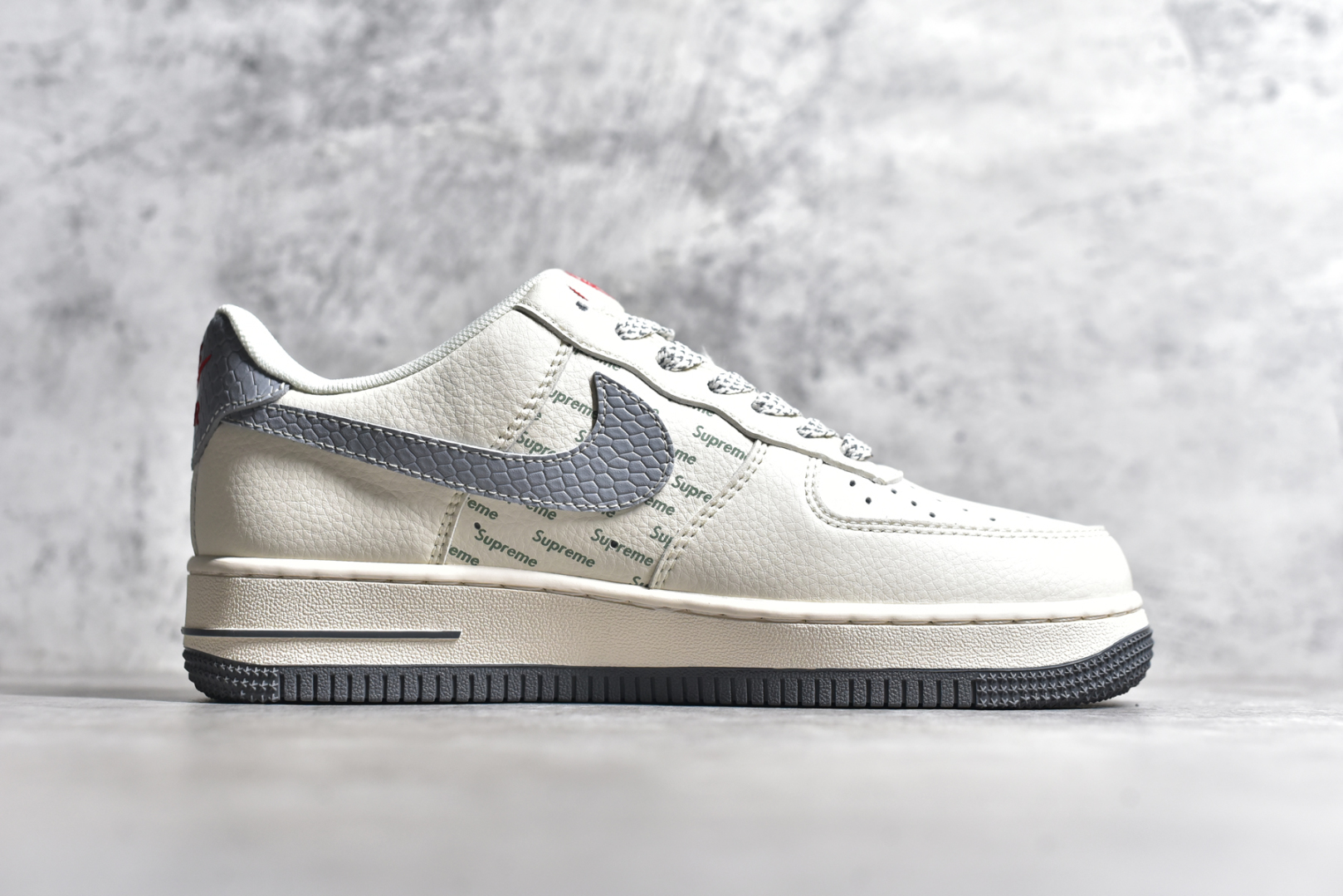 图片[3]-#NK Air Force 1\’07 Low Sup联名蛇年限定 银蛇纹勾 空军一号低帮休闲板鞋 XS1958-503 #原楦头原纸板 原装鞋盒 定制五金配件 内置全掌气垫 原厂鞋底 尺码：36 36.5 37.5 38 38.5 39 40 40.5 41 42 42.5 43 44 44.5 45-选品中心