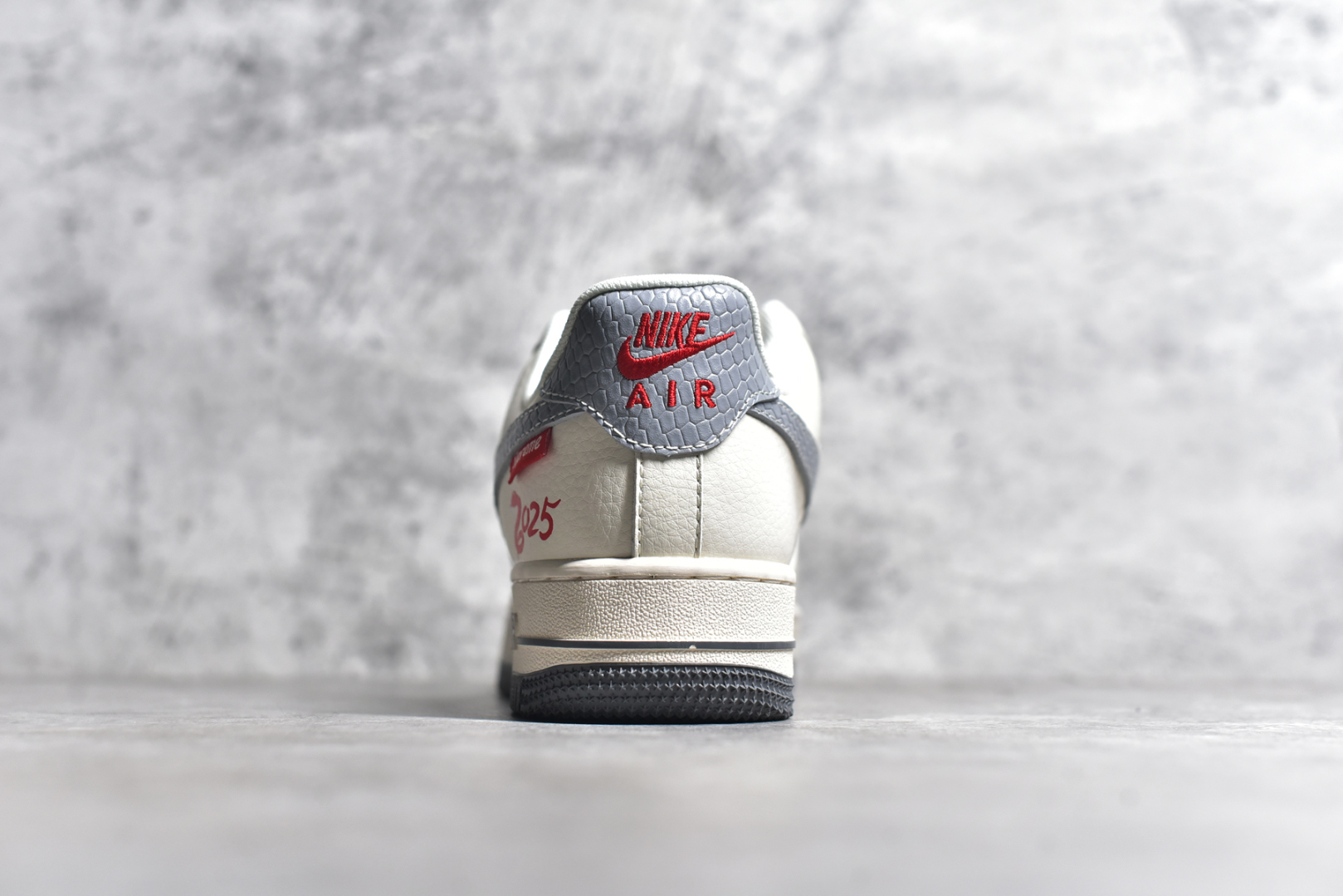 图片[5]-#NK Air Force 1\’07 Low Sup联名蛇年限定 银蛇纹勾 空军一号低帮休闲板鞋 XS1958-503 #原楦头原纸板 原装鞋盒 定制五金配件 内置全掌气垫 原厂鞋底 尺码：36 36.5 37.5 38 38.5 39 40 40.5 41 42 42.5 43 44 44.5 45-选品中心