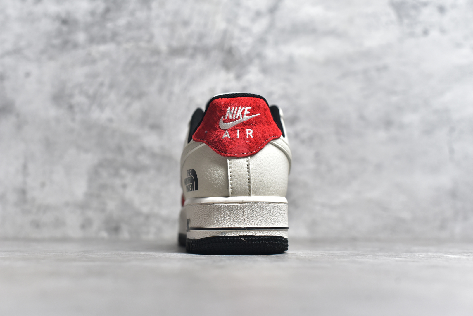 图片[5]-#NK Air Force 1 Low 07 x The North Face 蛇年限定 白红 原楦头原纸板 打造纯正低帮空军版型 专注外贸渠道 全掌内置蜂窝气垫 原盒配件 原厂中底钢印、拉帮完美 货号：DM6688 028 尺码：36 36.5 37.5 38 38.5 39 40 40.5 41 42 42.5 43 44 44.5 45-选品中心