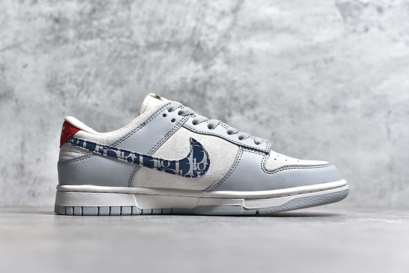 图片[3]-#NK SB Dunk Low x DIOR 灰蓝三小钩 纯原大厂出品 极力推荐👏 原装头层材料 独家版型蒸餾加工 帶來的是更好的视觉和脚感体验 大厂纯原品质出货 清洁度 电绣工艺 皮料切割干净无任何毛边 细节完美 货号：DJ2024 126XK 尺码：36 36.5 37.5 38 38.5 39 40 40.5 41 42 42.5 43 44 44.5 45-选品中心