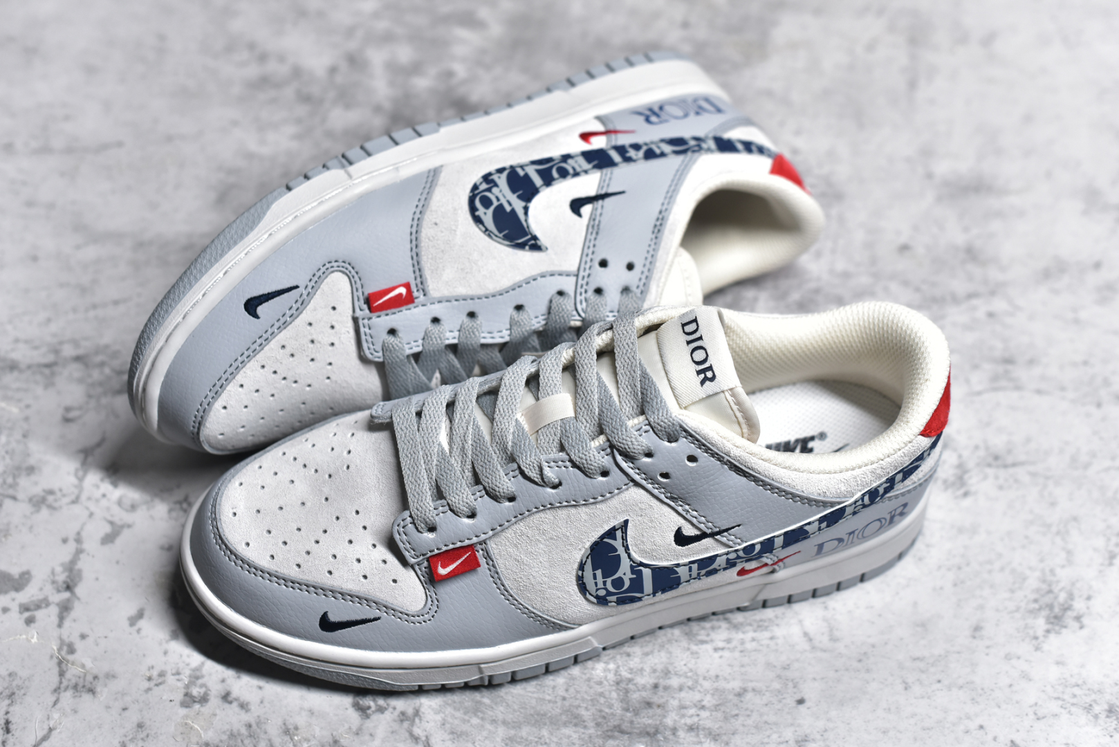 图片[7]-#NK SB Dunk Low x DIOR 灰蓝三小钩 纯原大厂出品 极力推荐👏 原装头层材料 独家版型蒸餾加工 帶來的是更好的视觉和脚感体验 大厂纯原品质出货 清洁度 电绣工艺 皮料切割干净无任何毛边 细节完美 货号：DJ2024 126XK 尺码：36 36.5 37.5 38 38.5 39 40 40.5 41 42 42.5 43 44 44.5 45-选品中心